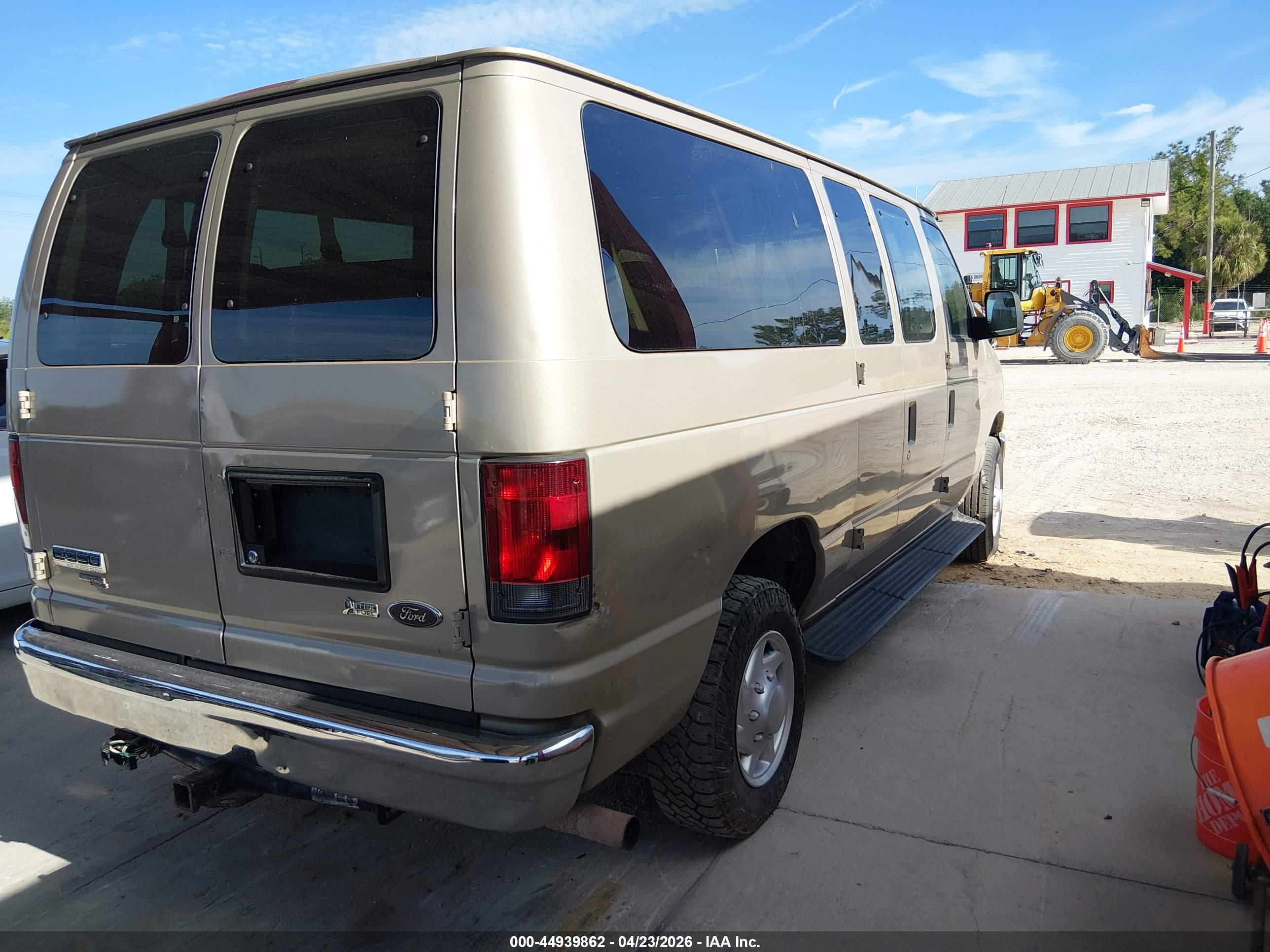 FORD E-350 image 4