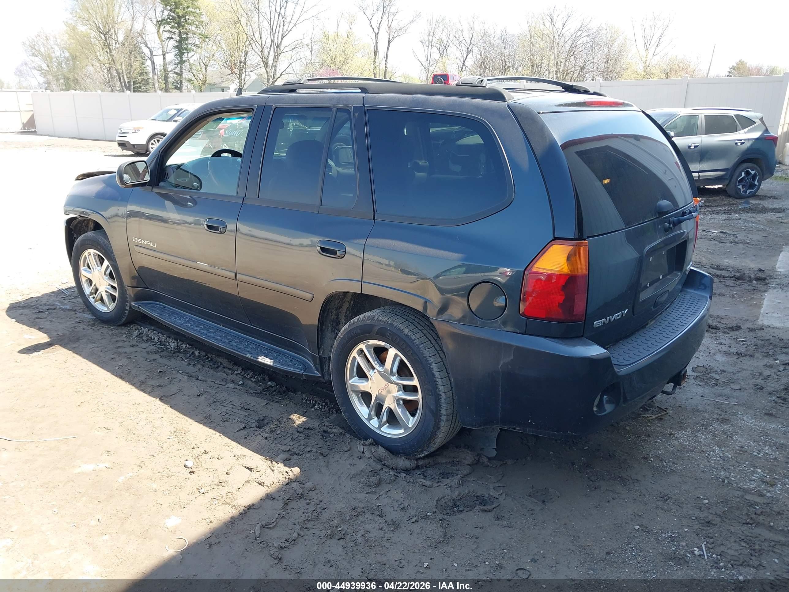 GMC ENVOY image 3