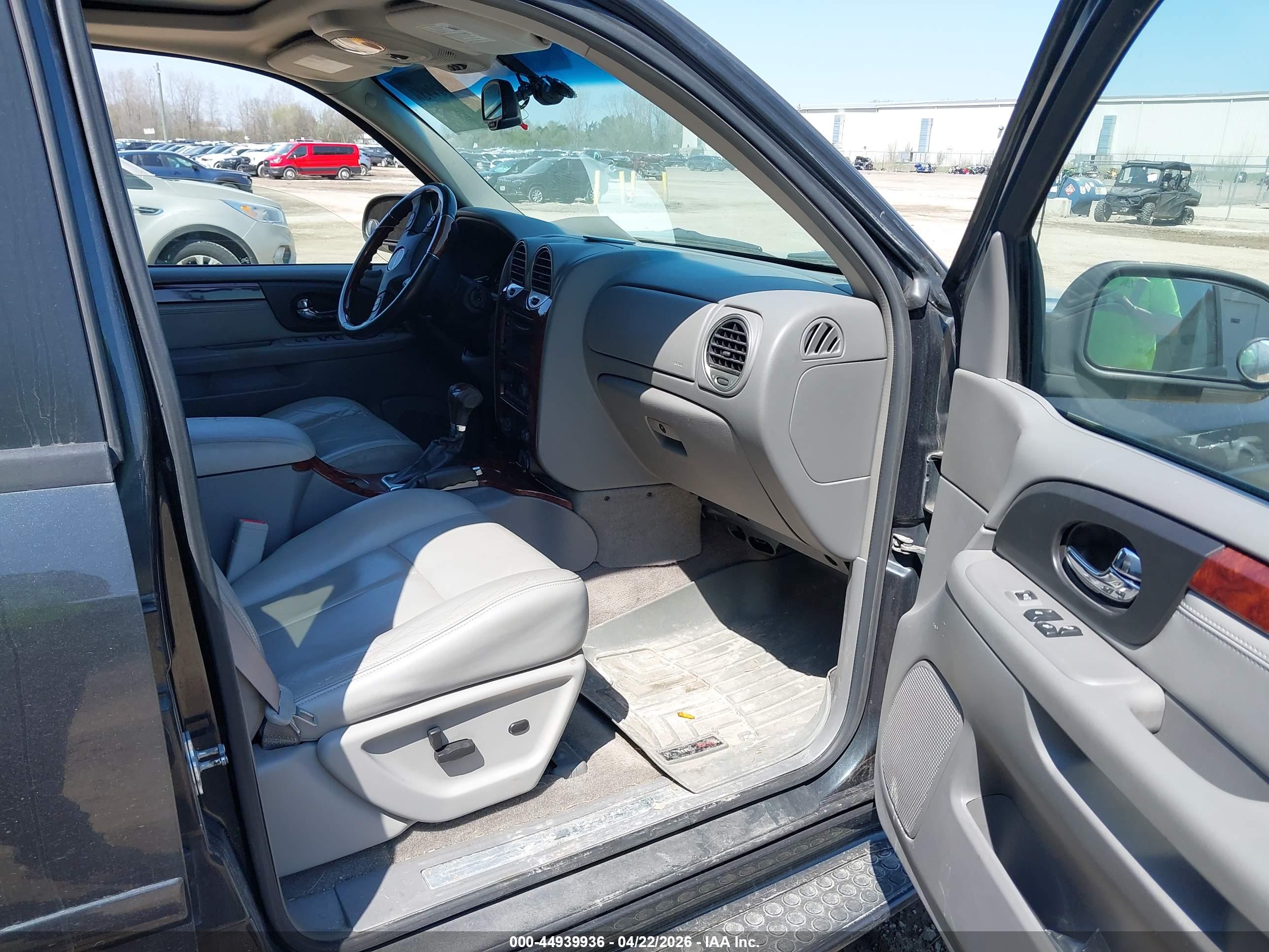 GMC ENVOY image 5