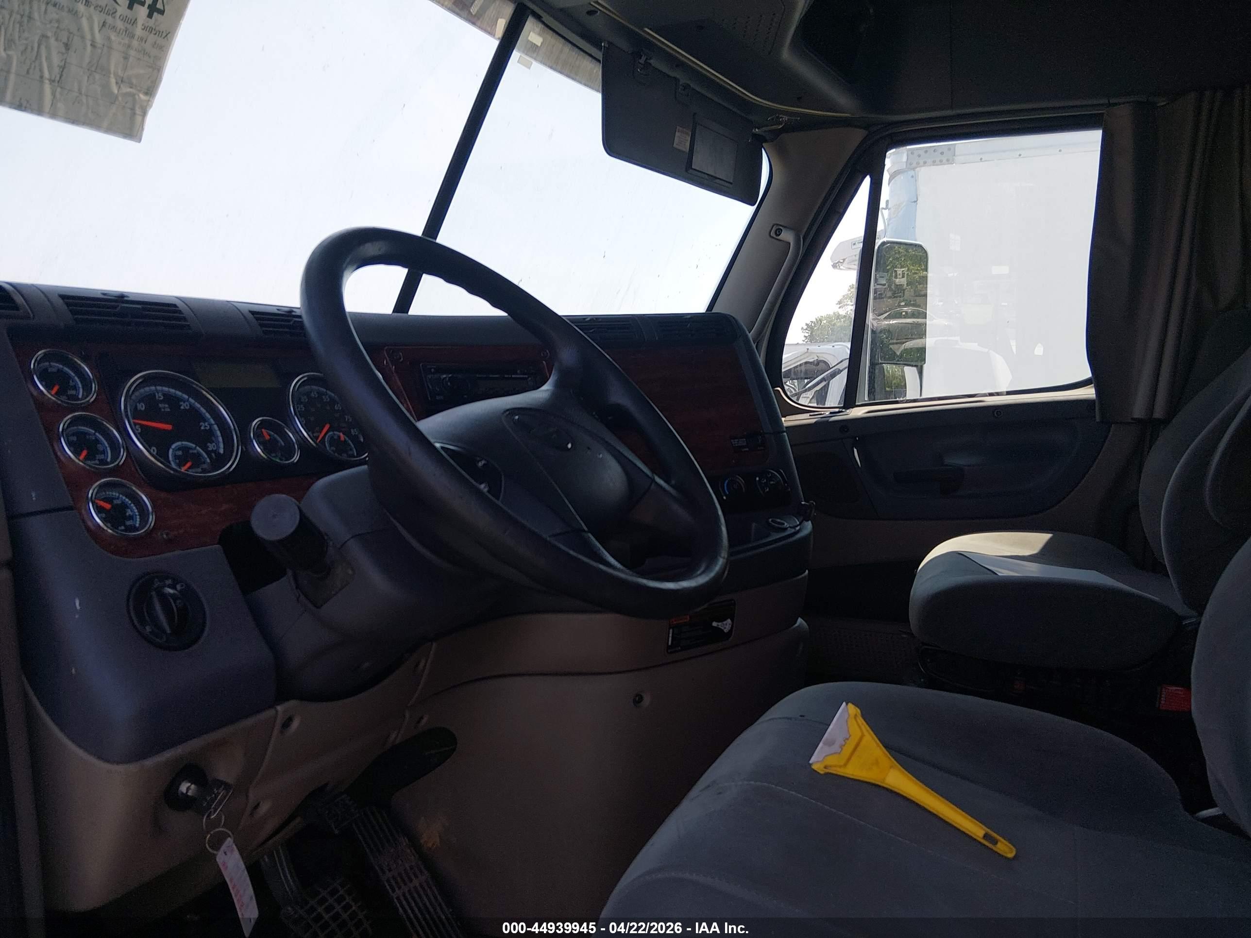 FREIGHTLINER CASCADIA image 8