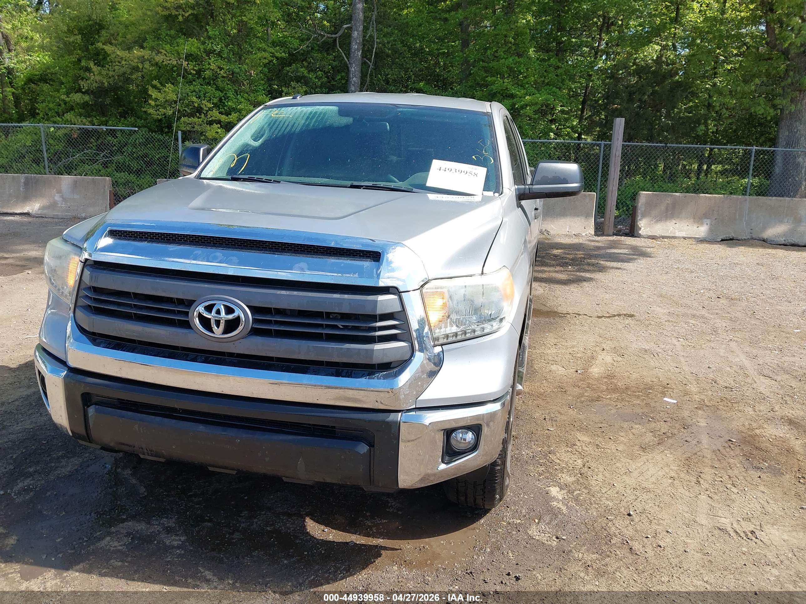 TOYOTA TUNDRA image 2