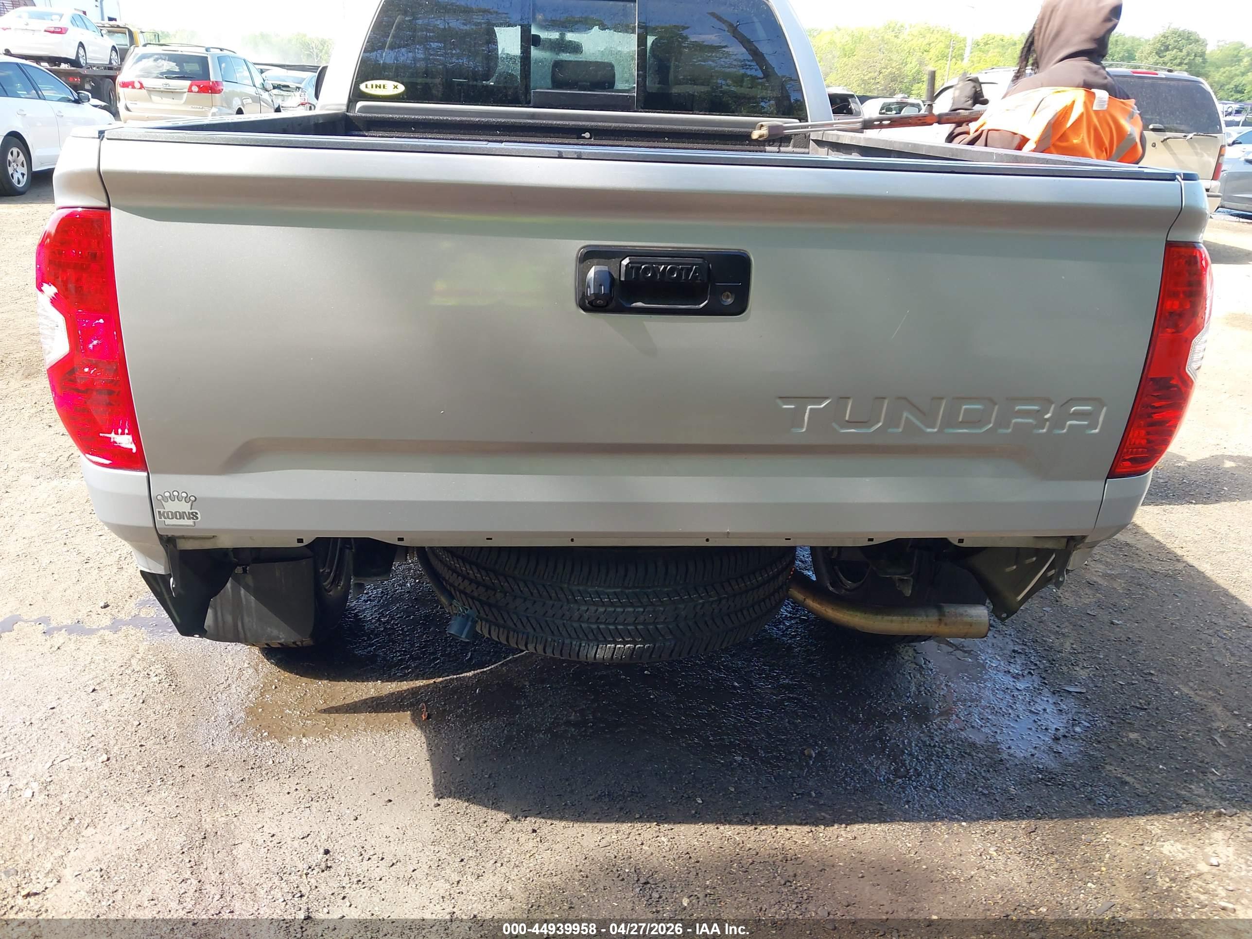 TOYOTA TUNDRA image 6