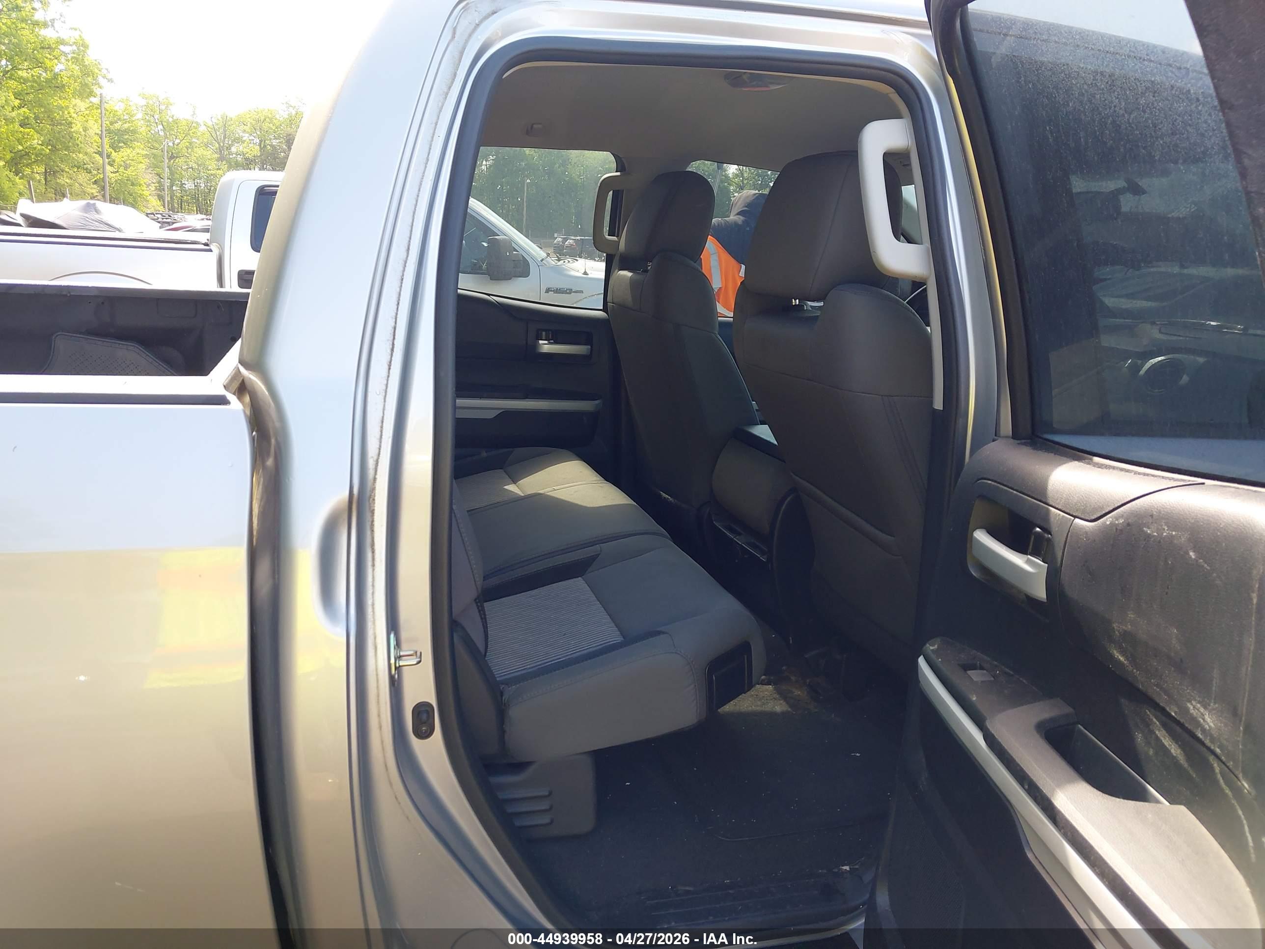 TOYOTA TUNDRA image 8
