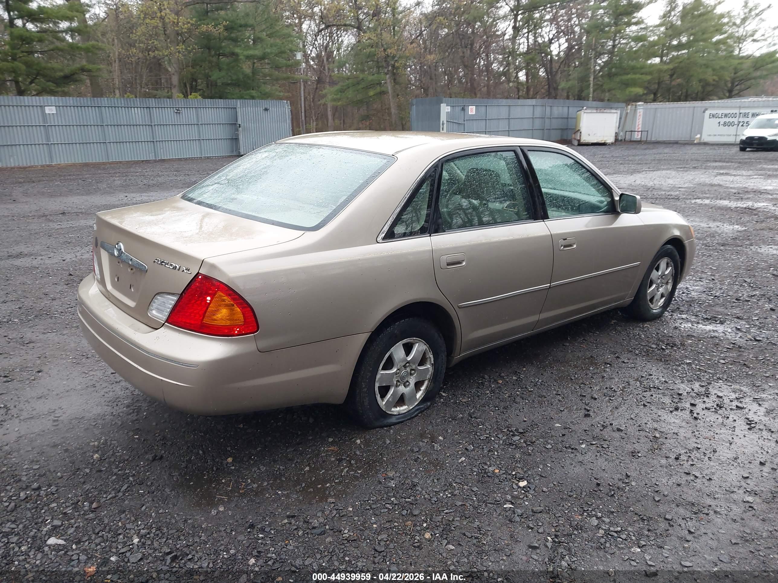 TOYOTA AVALON image 4