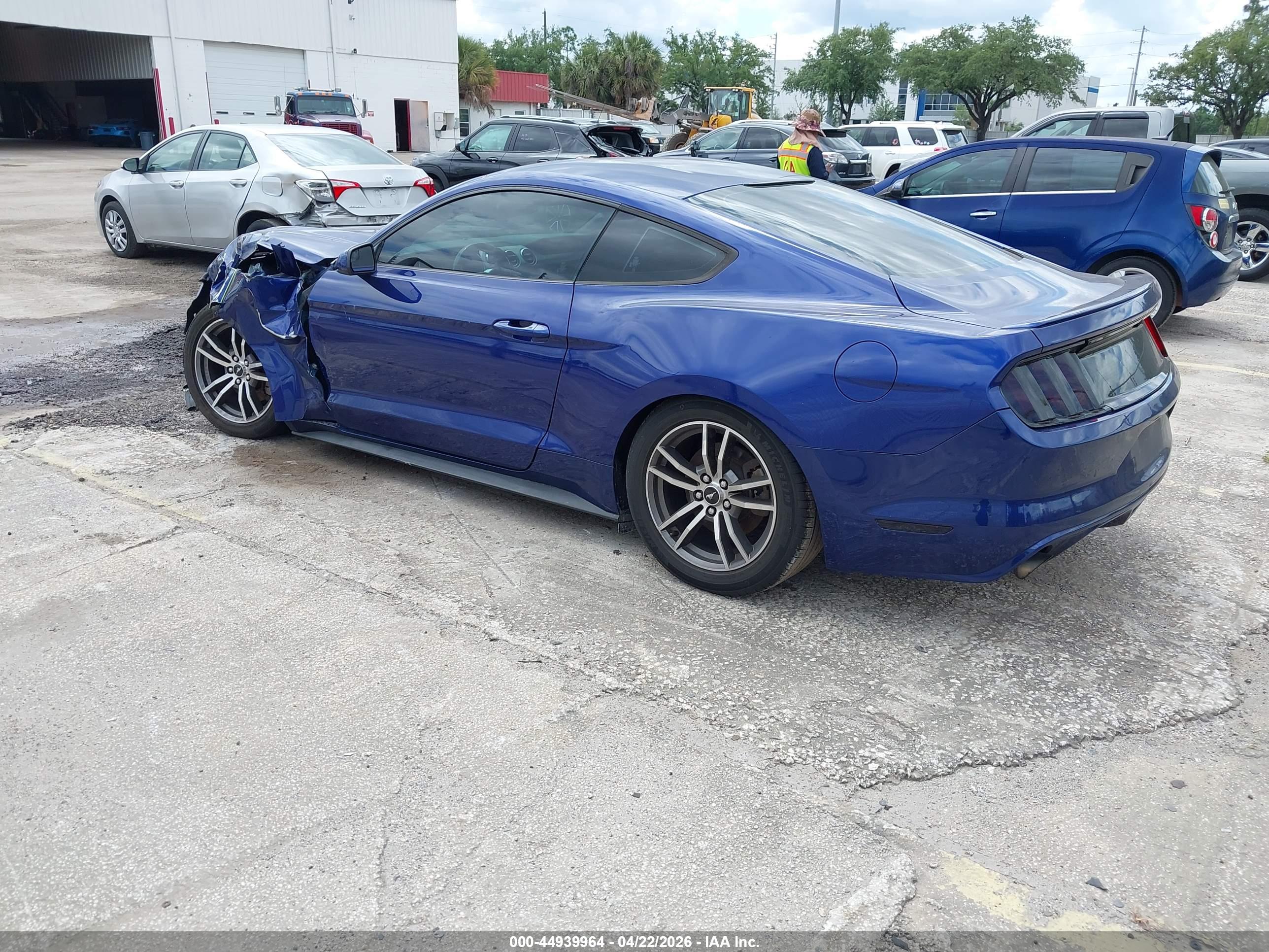FORD MUSTANG image 3