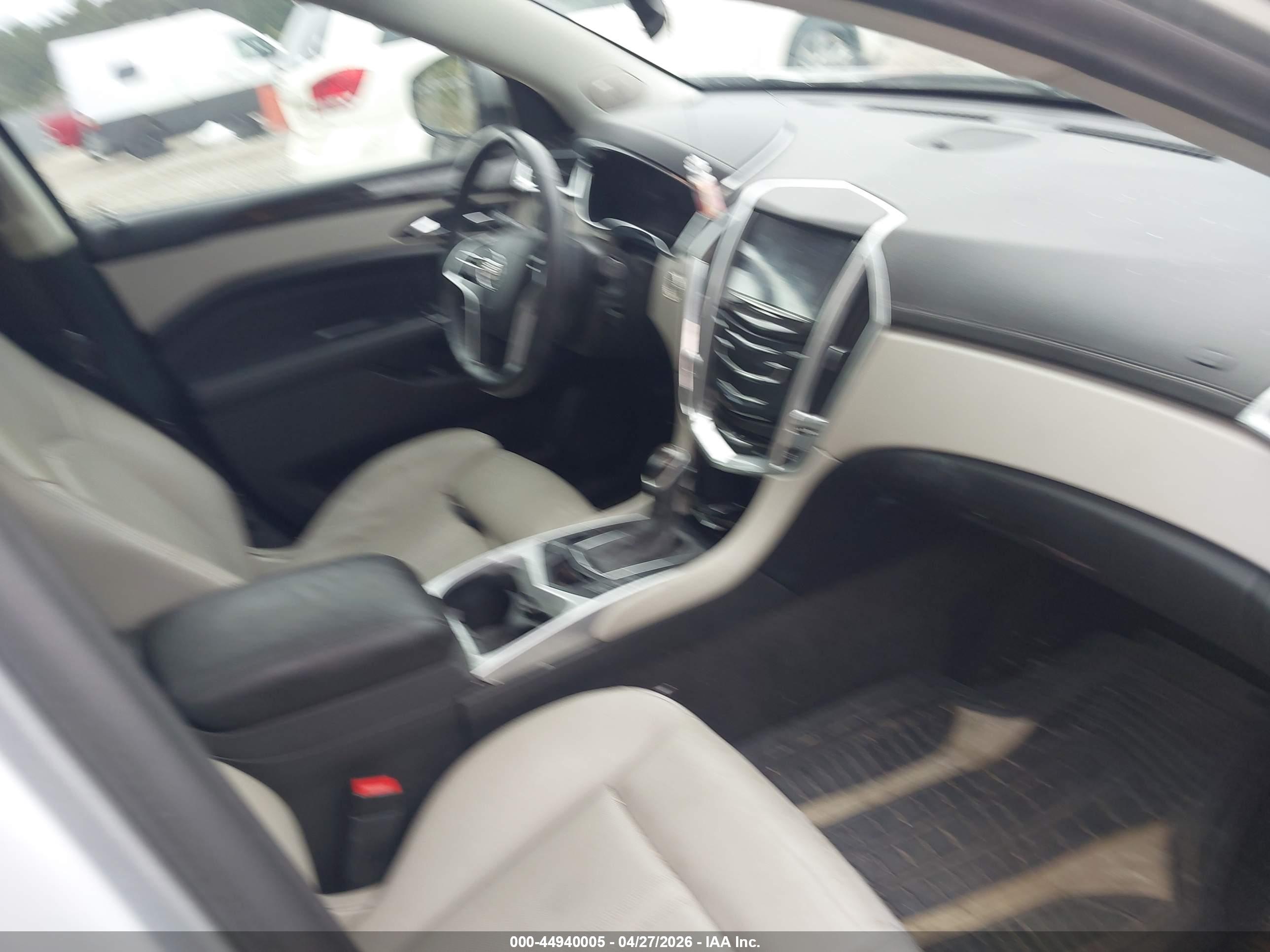 CADILLAC SRX image 5