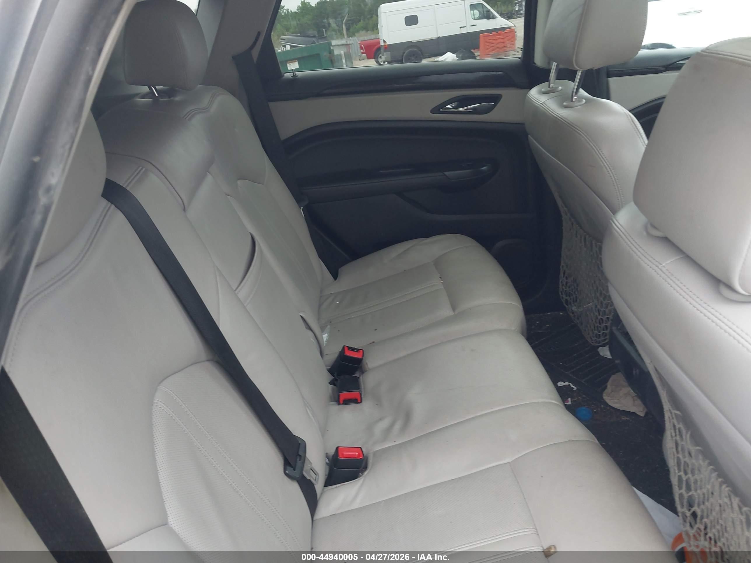 CADILLAC SRX image 8