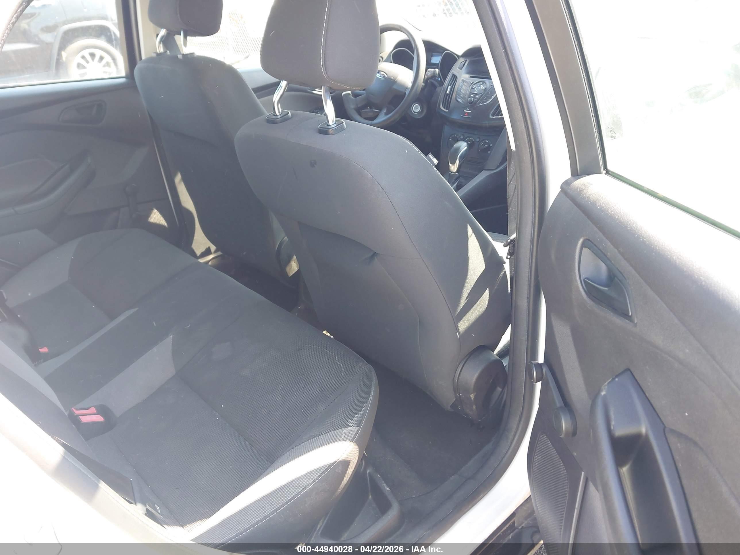 FORD FOCUS image 8