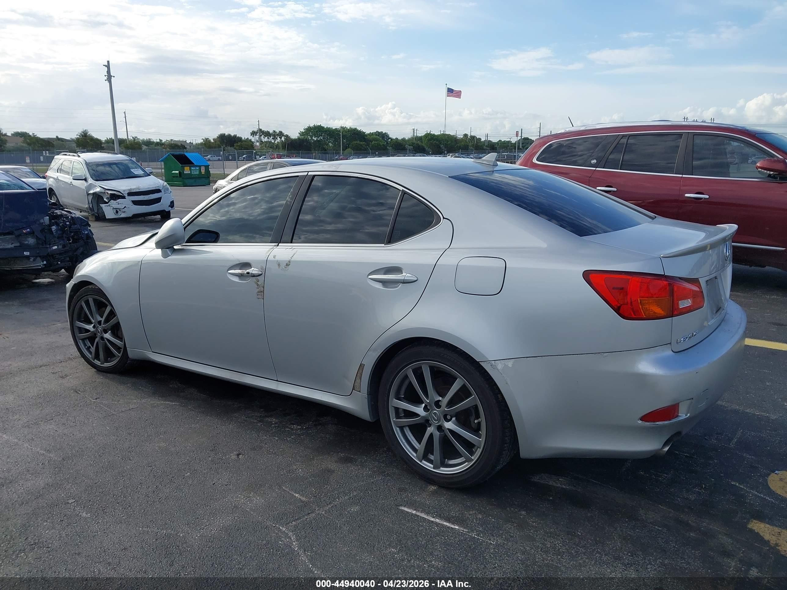 LEXUS IS image 3