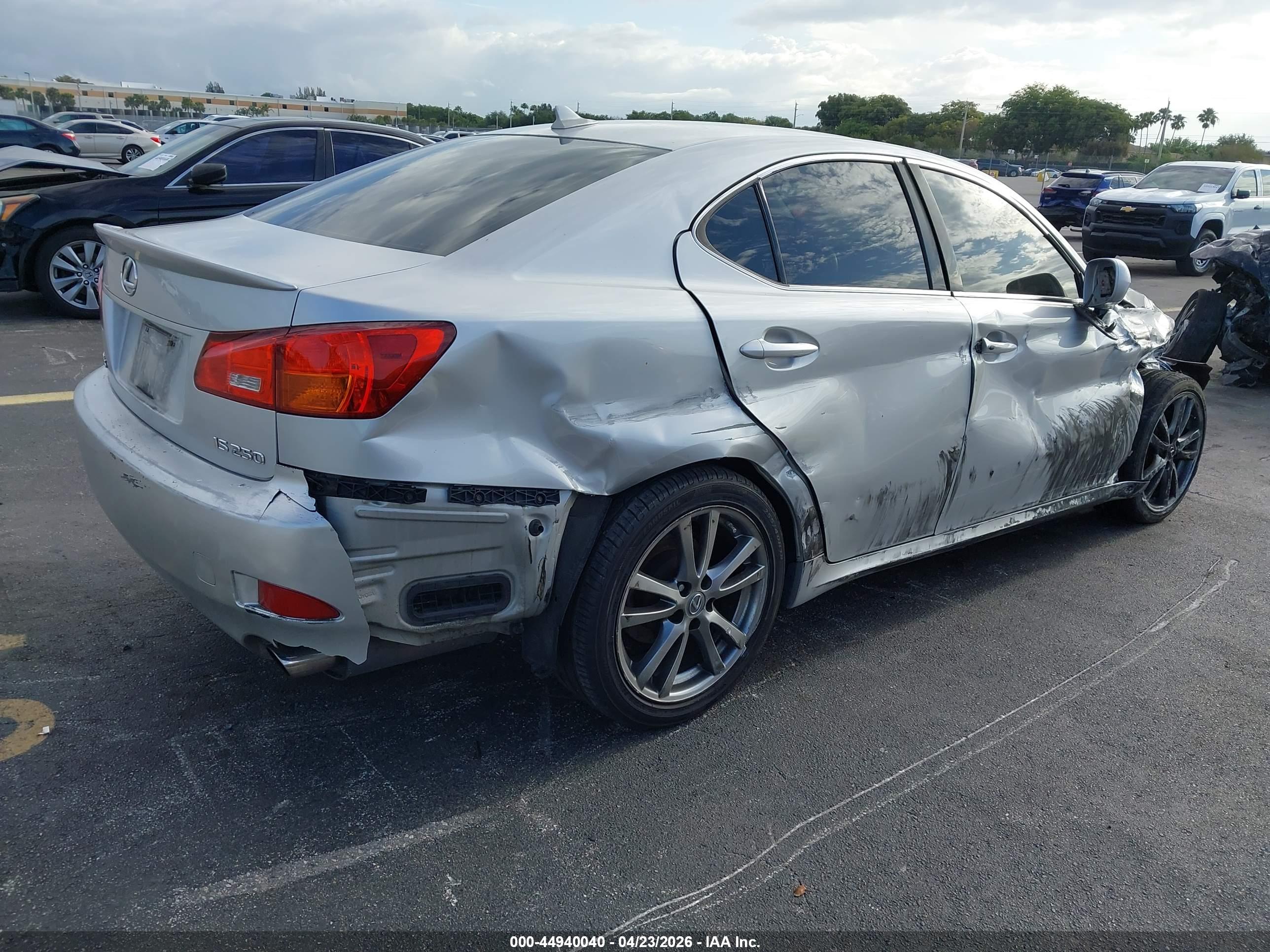 LEXUS IS image 4
