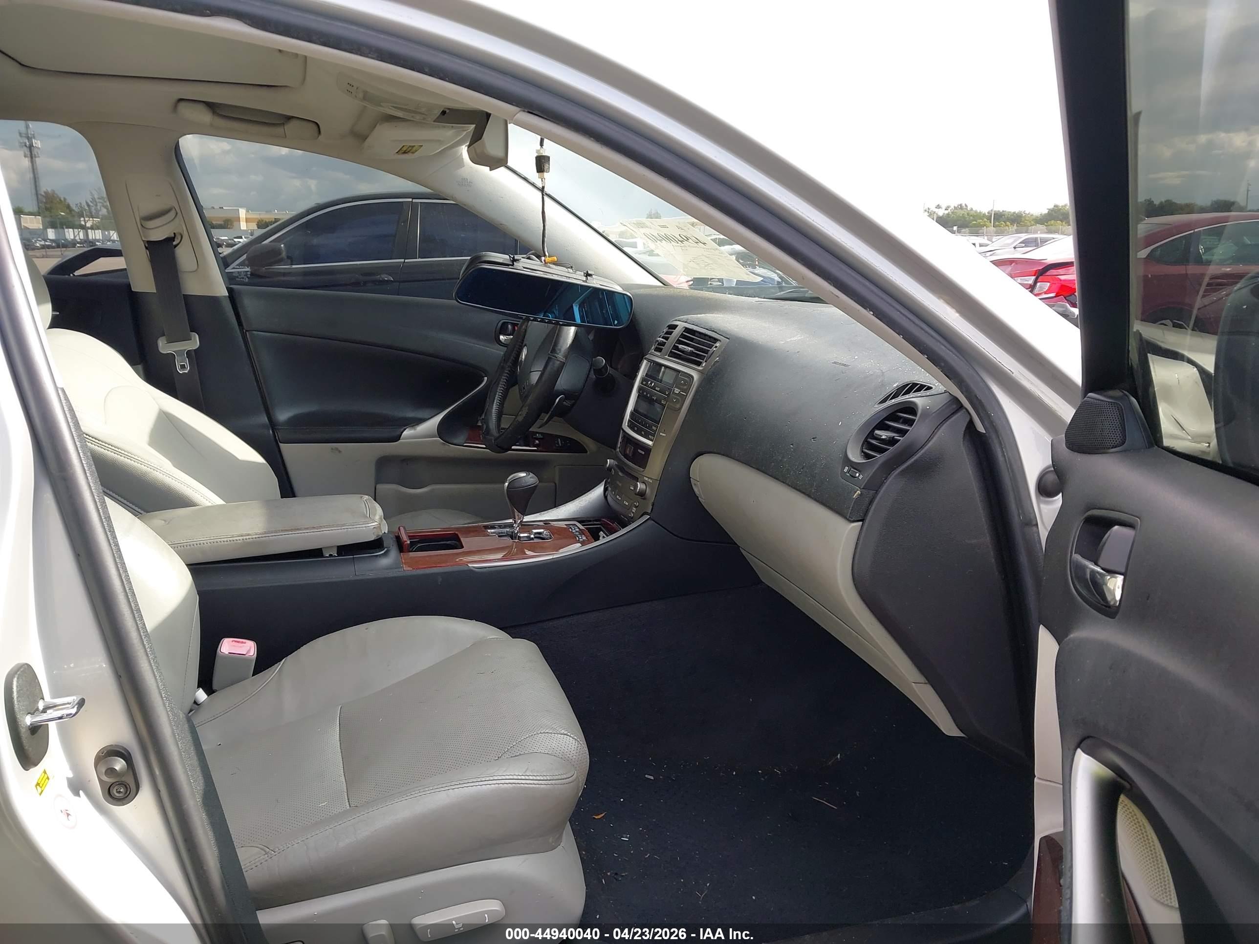 LEXUS IS image 5