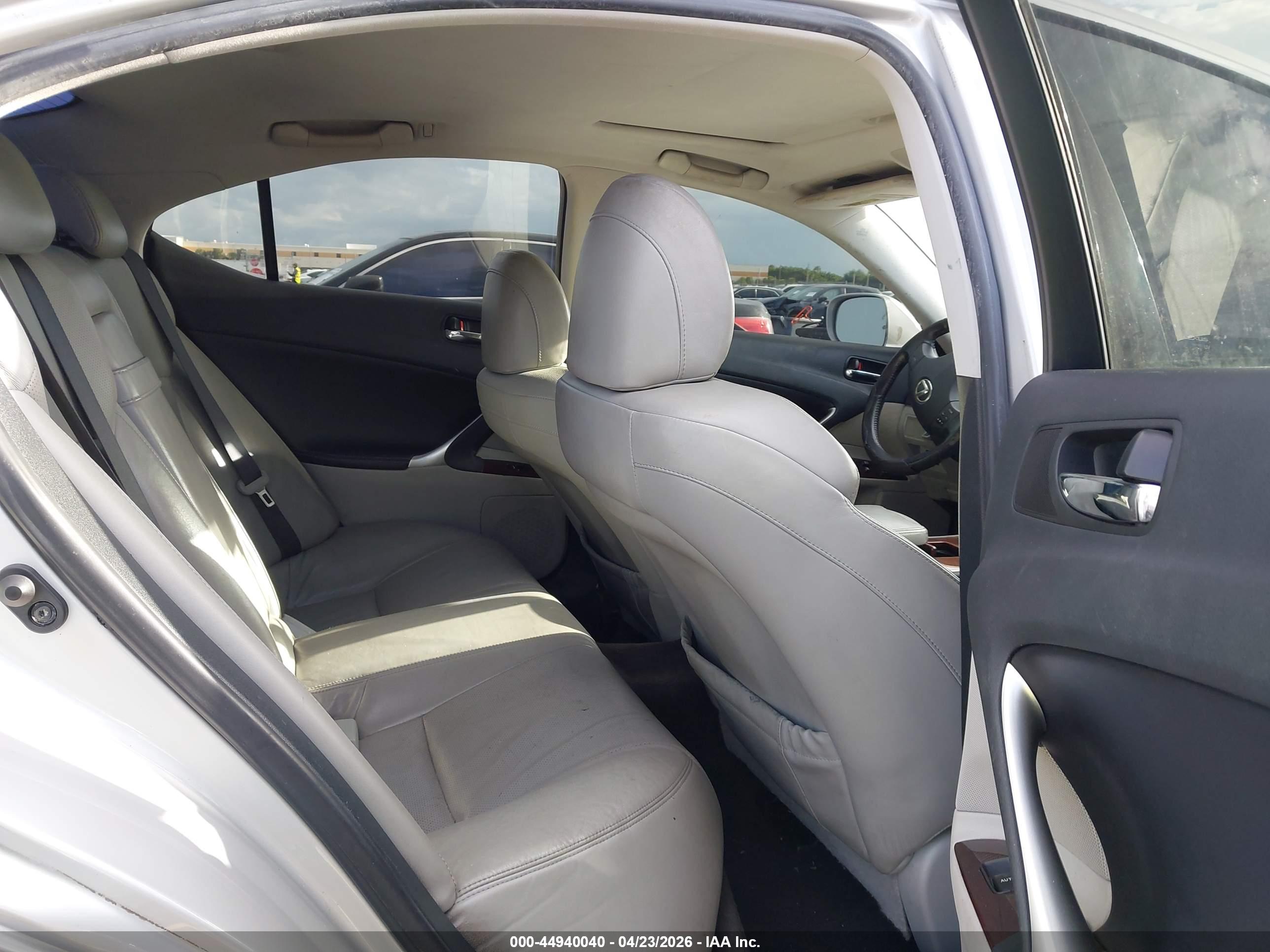 LEXUS IS image 8