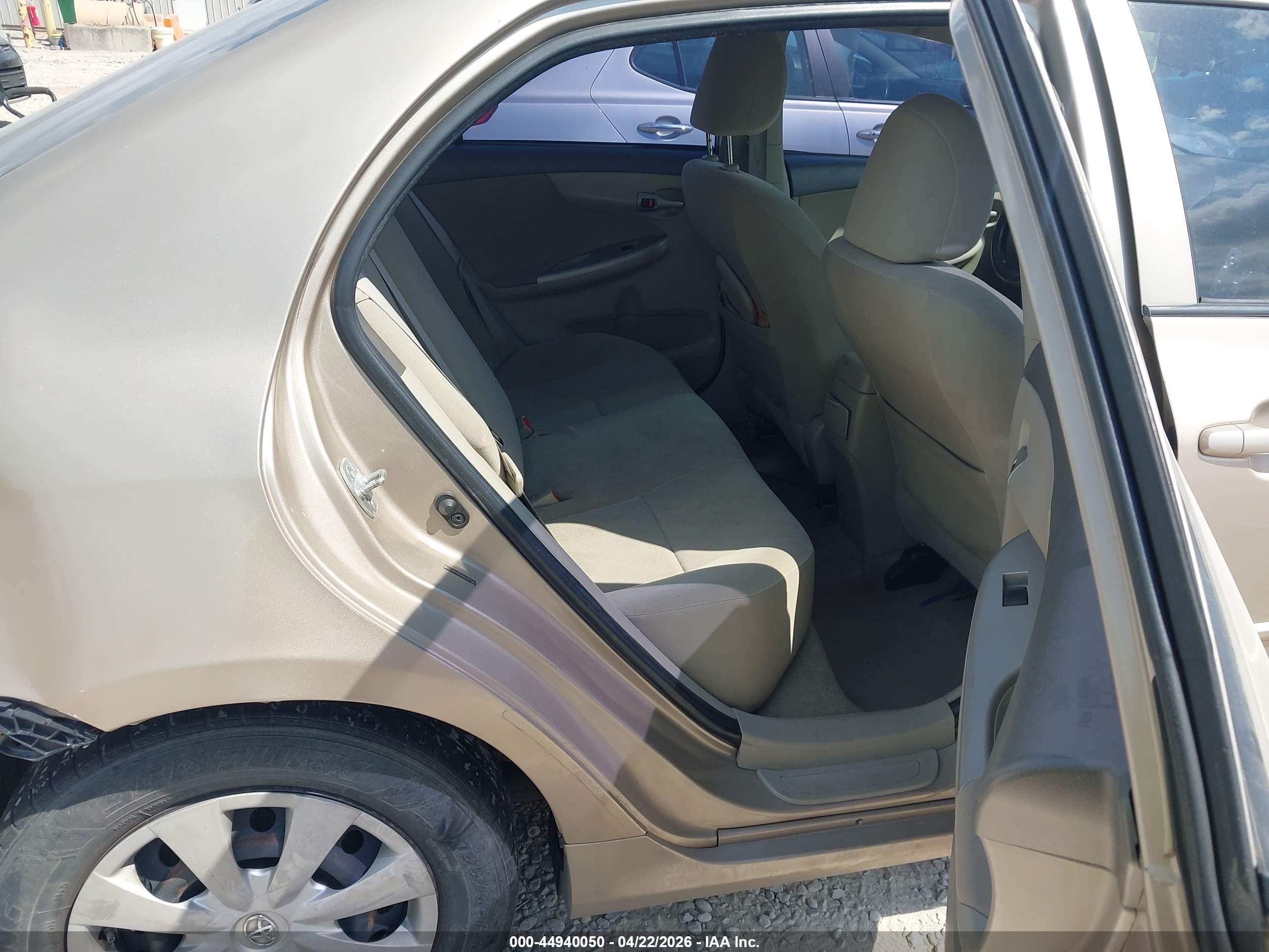 TOYOTA COROLLA image 8