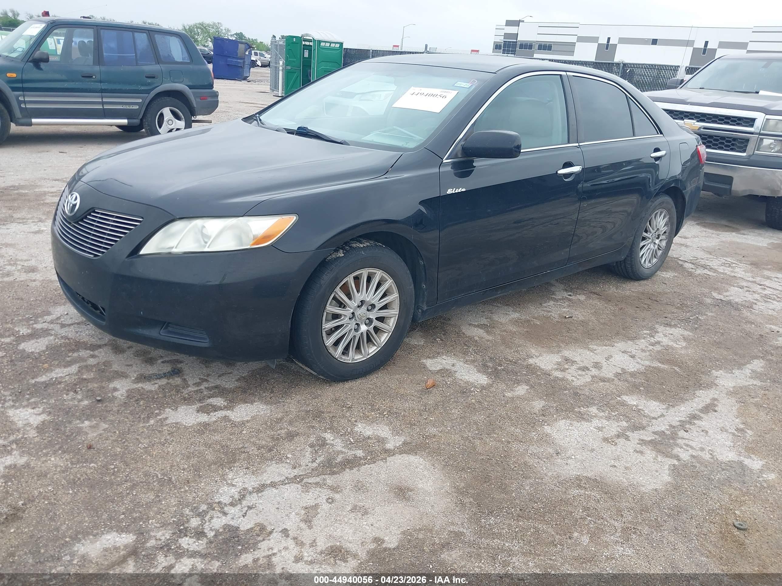 TOYOTA CAMRY image 2