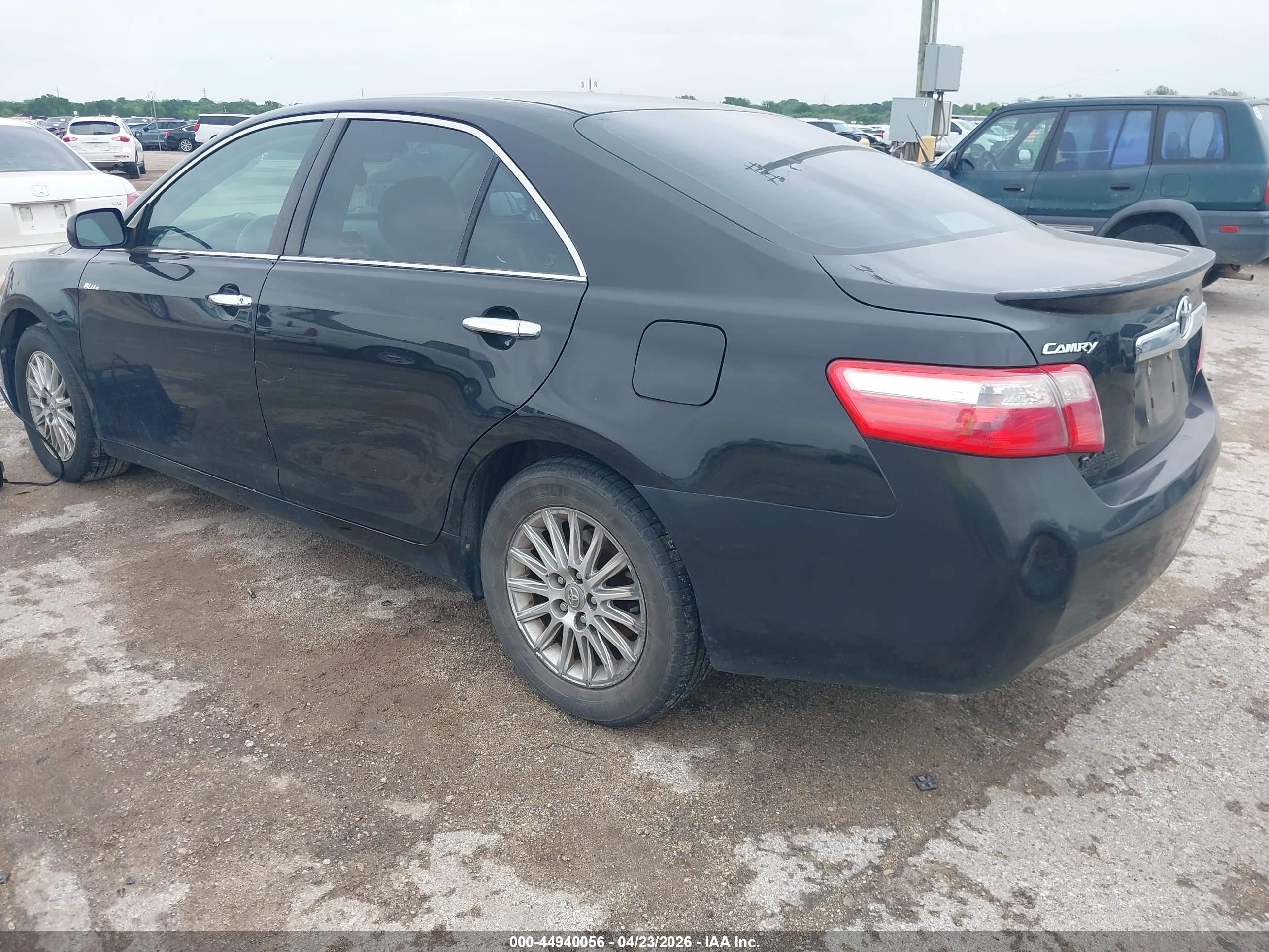 TOYOTA CAMRY image 3