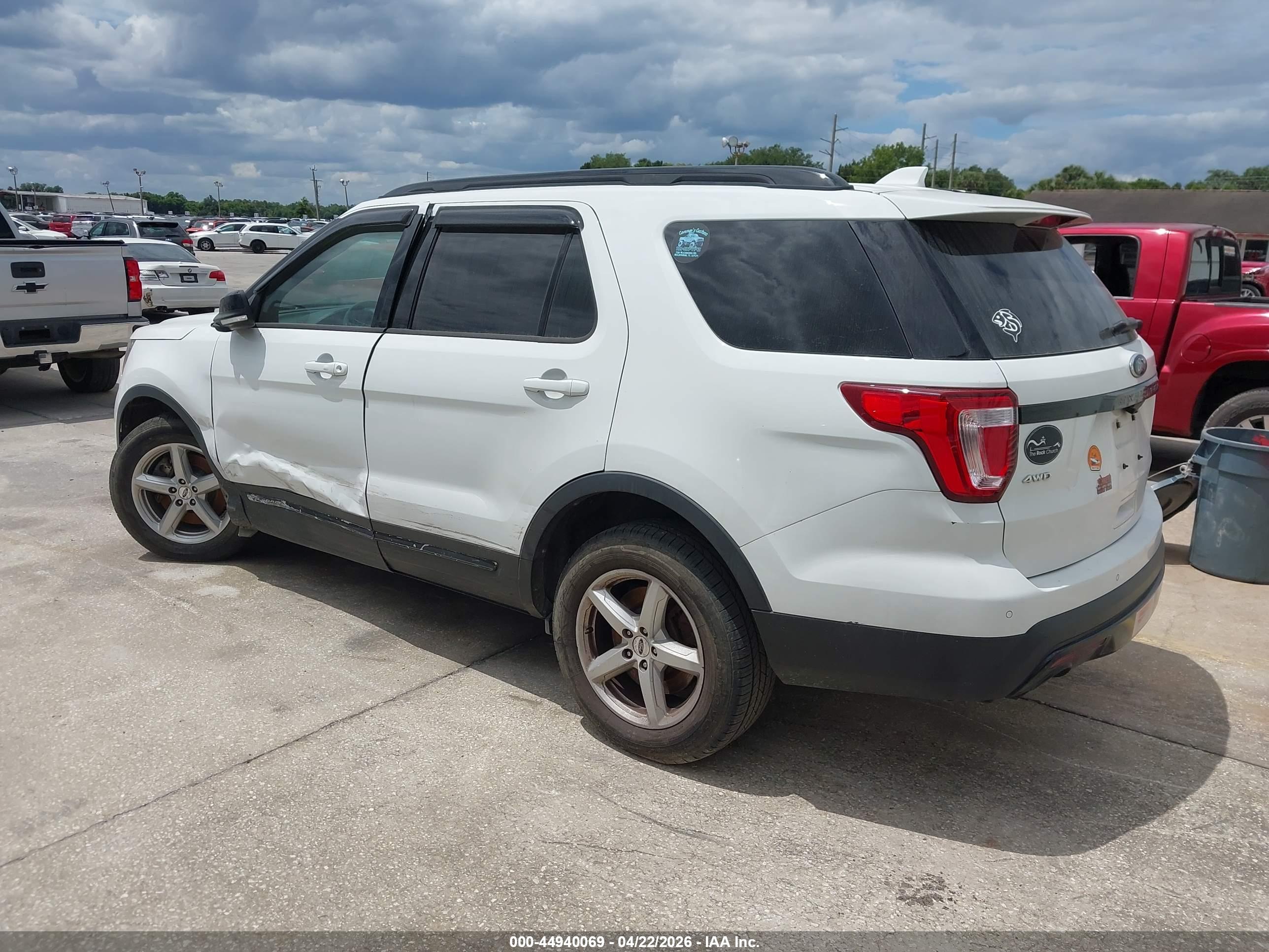 FORD EXPLORER image 3