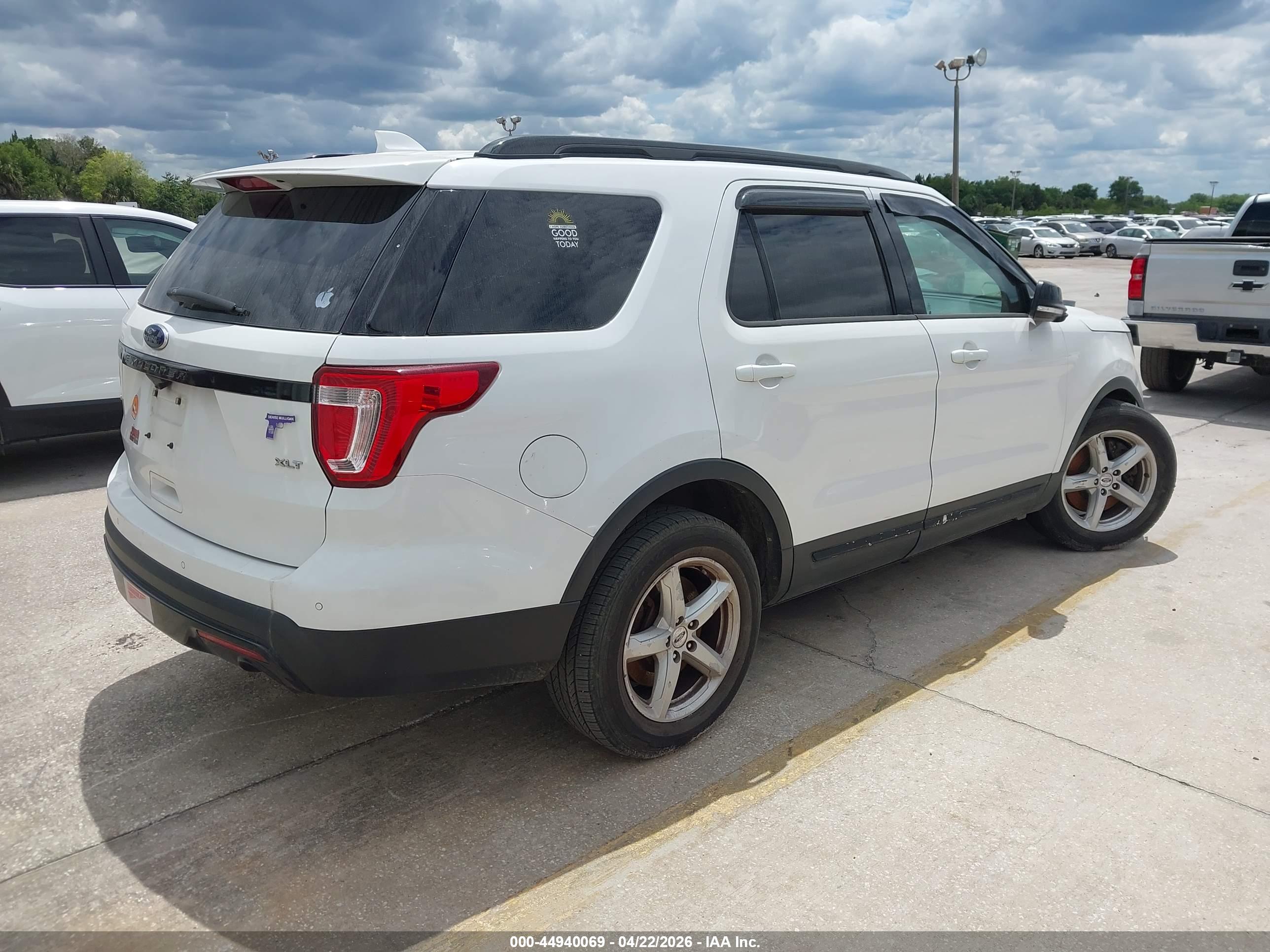 FORD EXPLORER image 4
