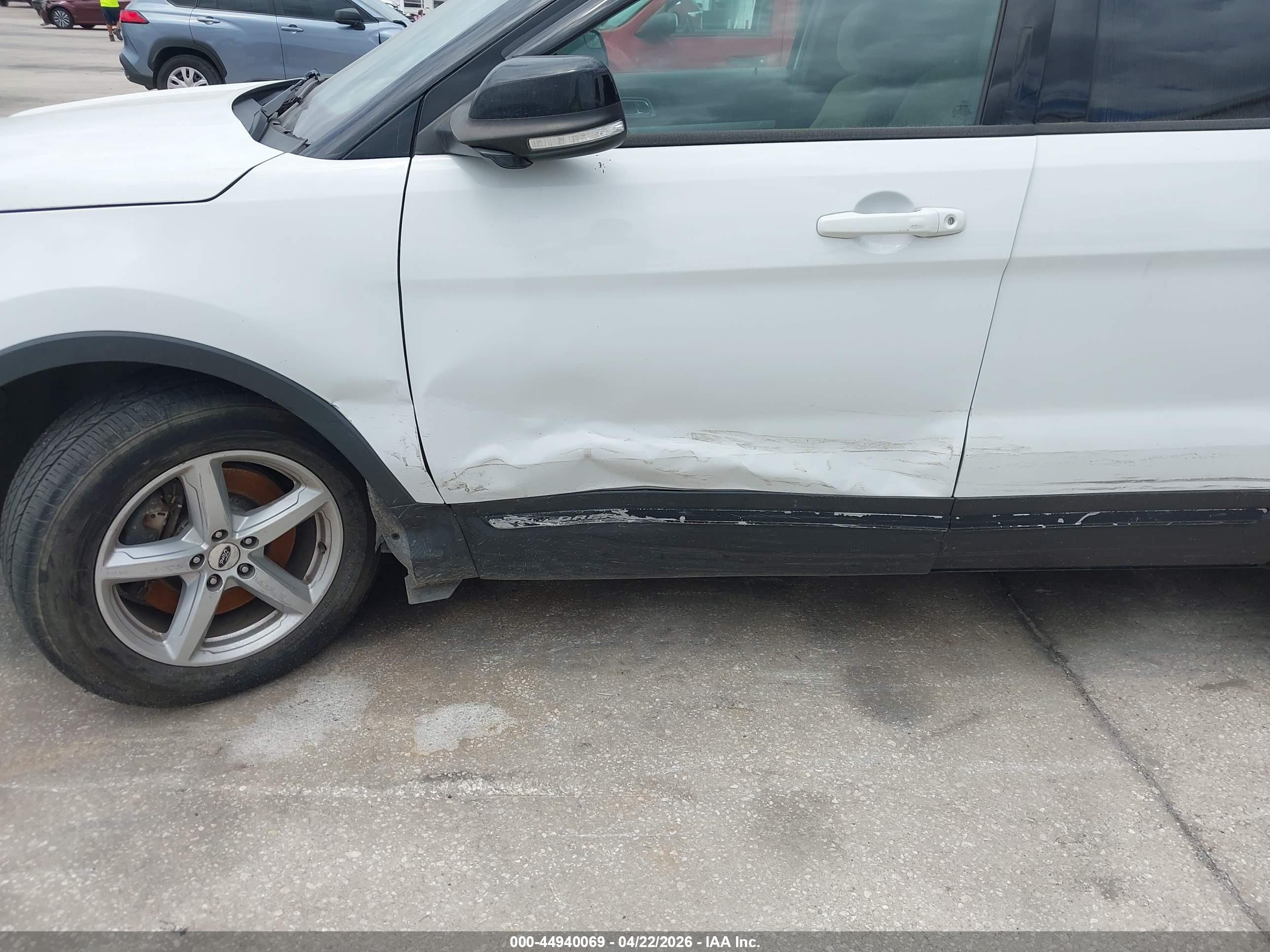 FORD EXPLORER image 6