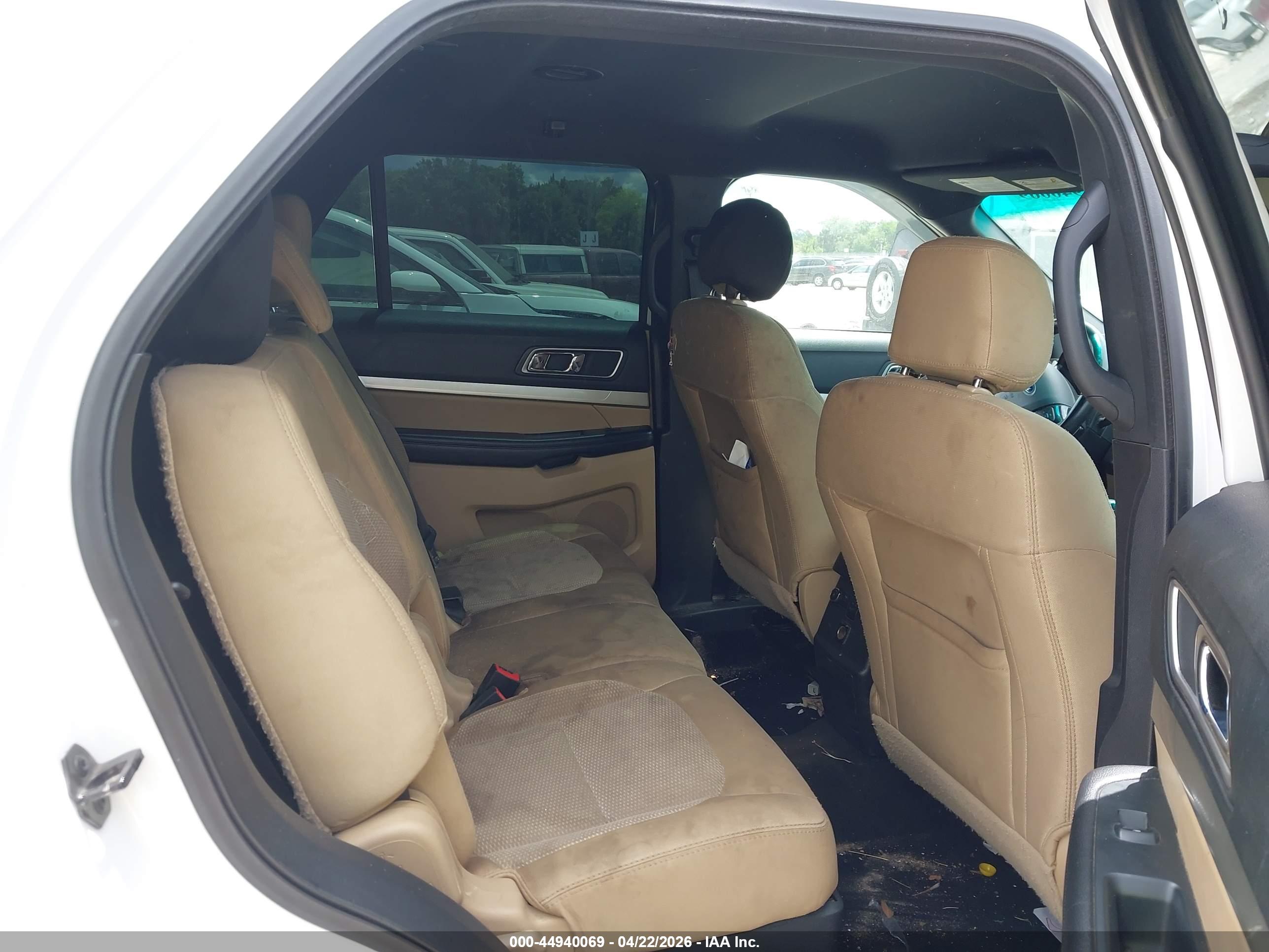 FORD EXPLORER image 8