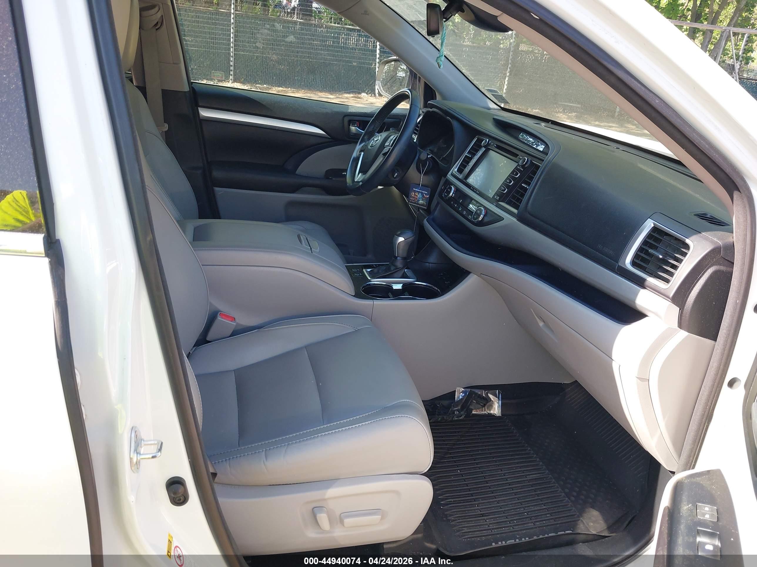 TOYOTA HIGHLANDER image 5