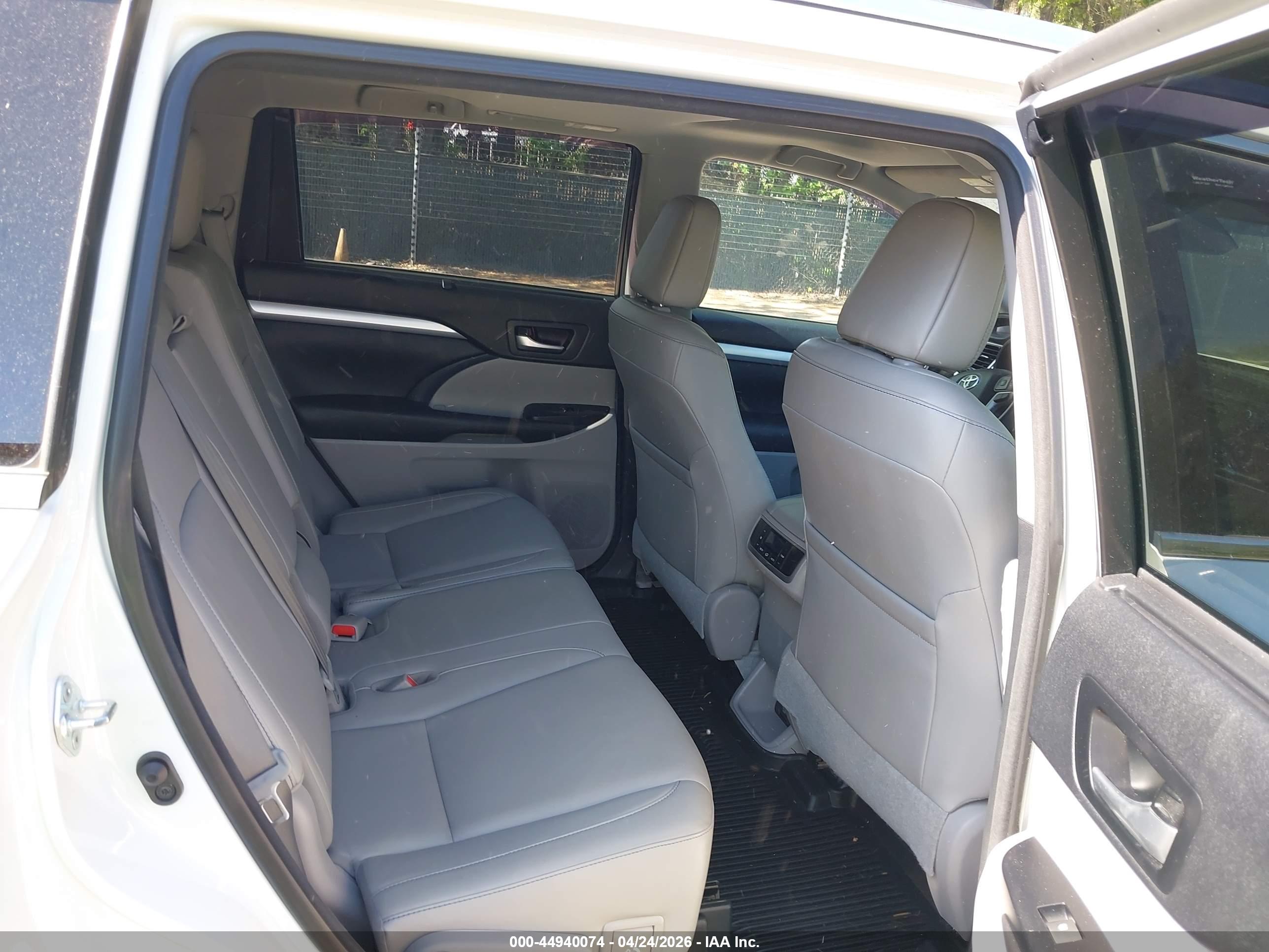 TOYOTA HIGHLANDER image 8