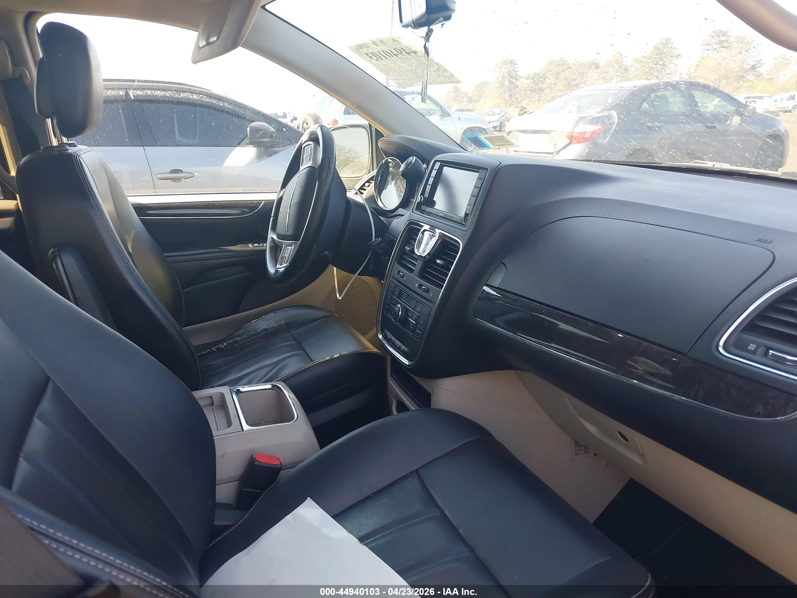 CHRYSLER TOWN image 5