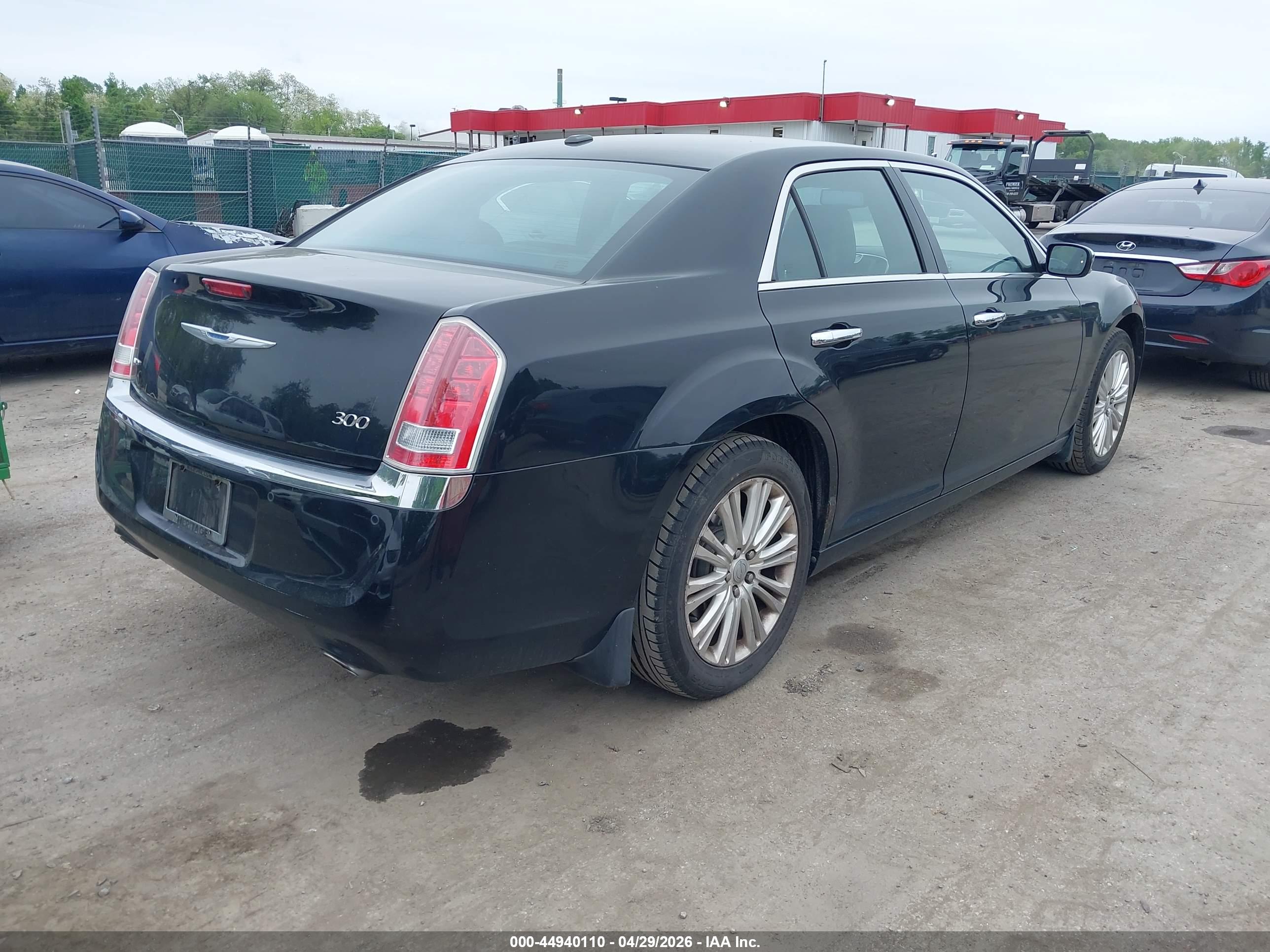 CHRYSLER 300 image 4