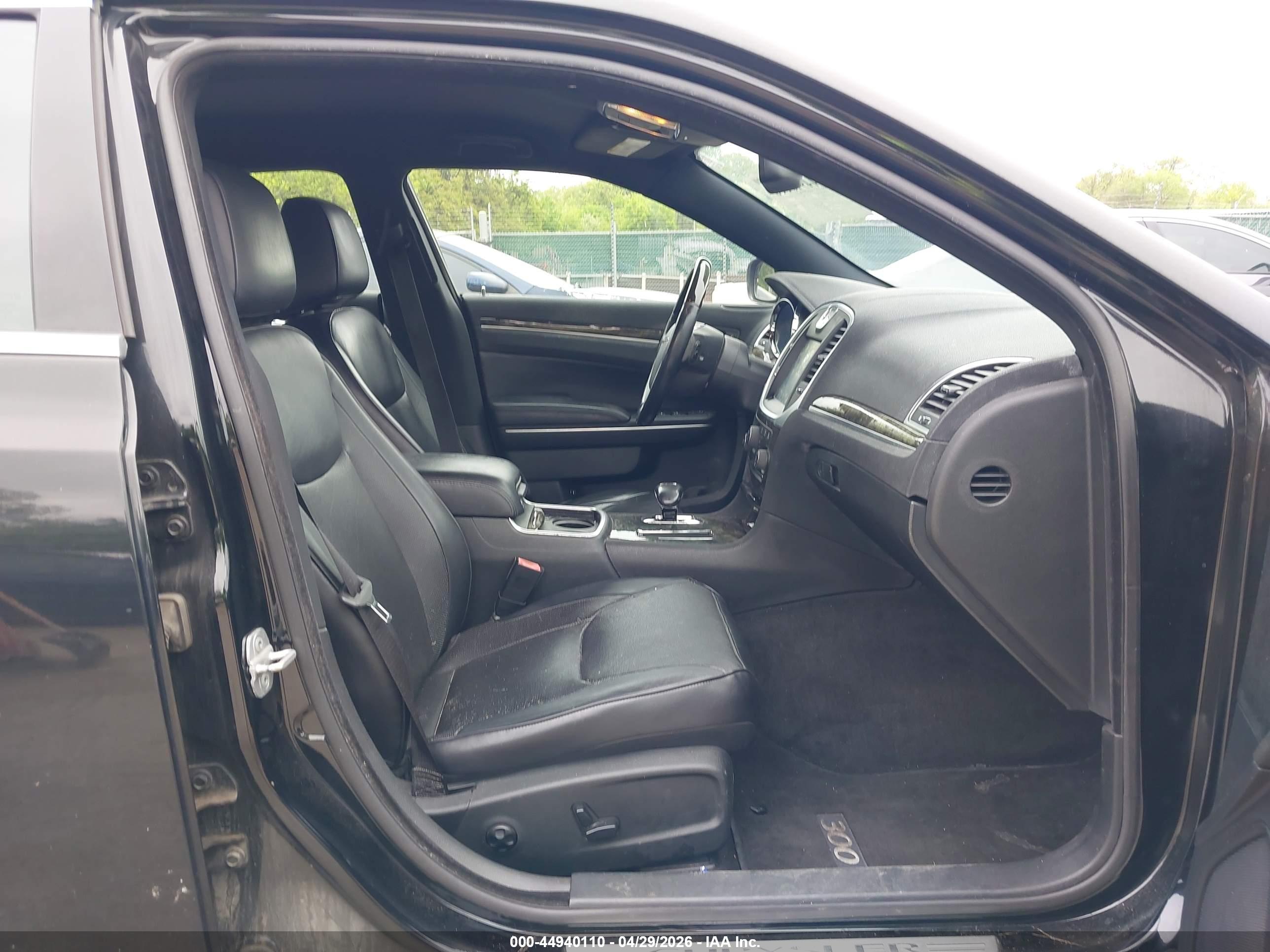 CHRYSLER 300 image 5