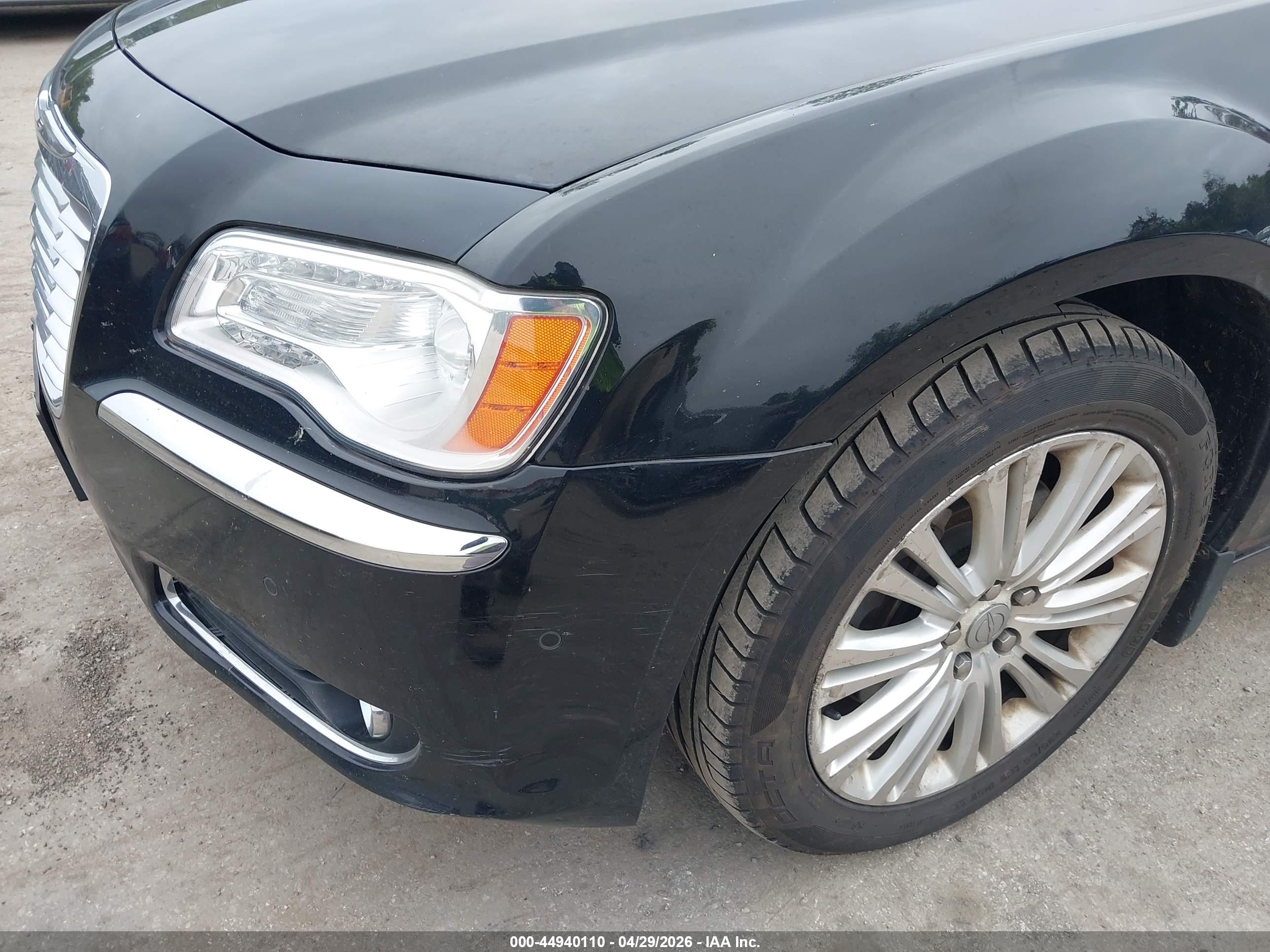 CHRYSLER 300 image 6