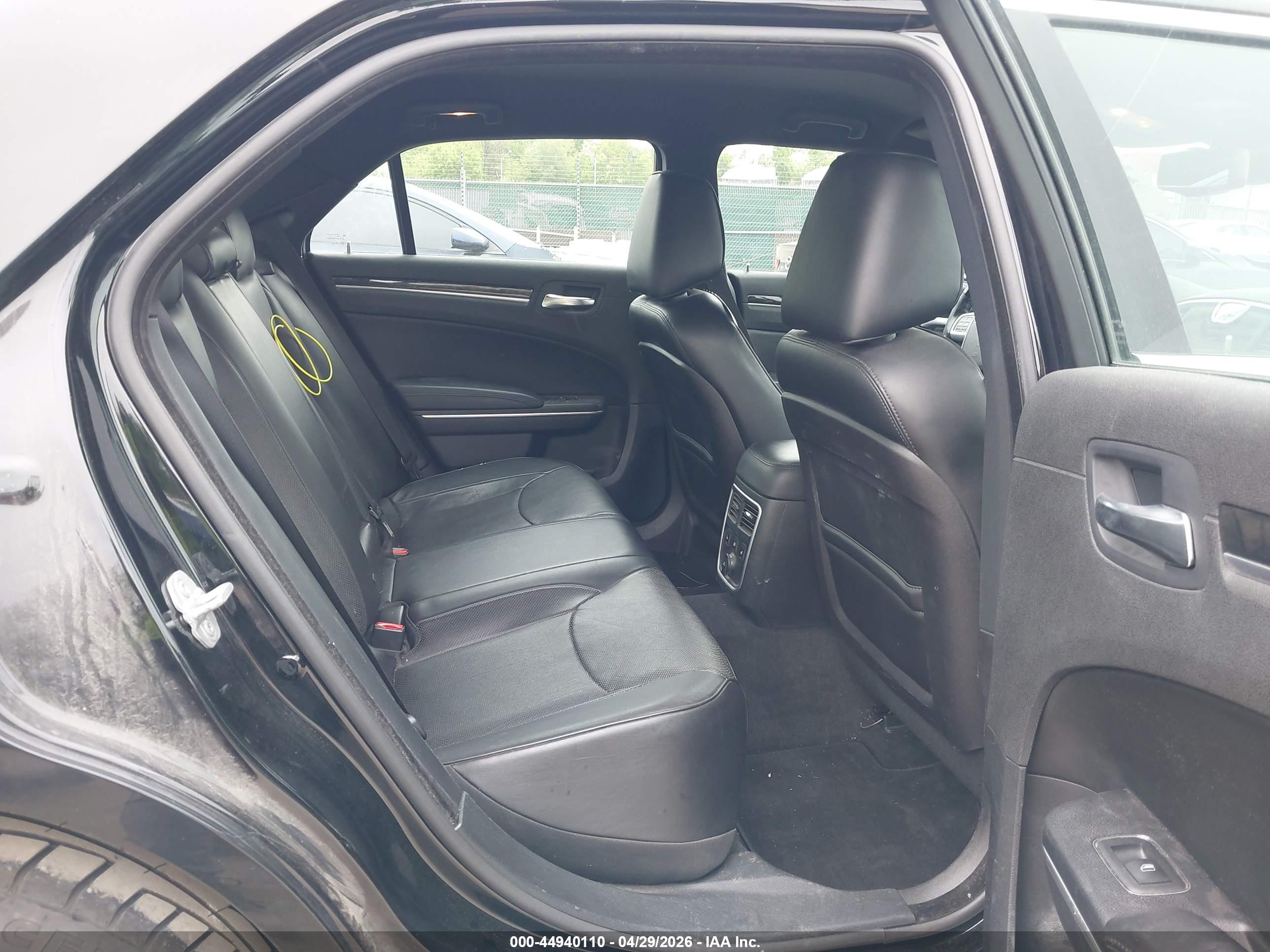 CHRYSLER 300 image 8
