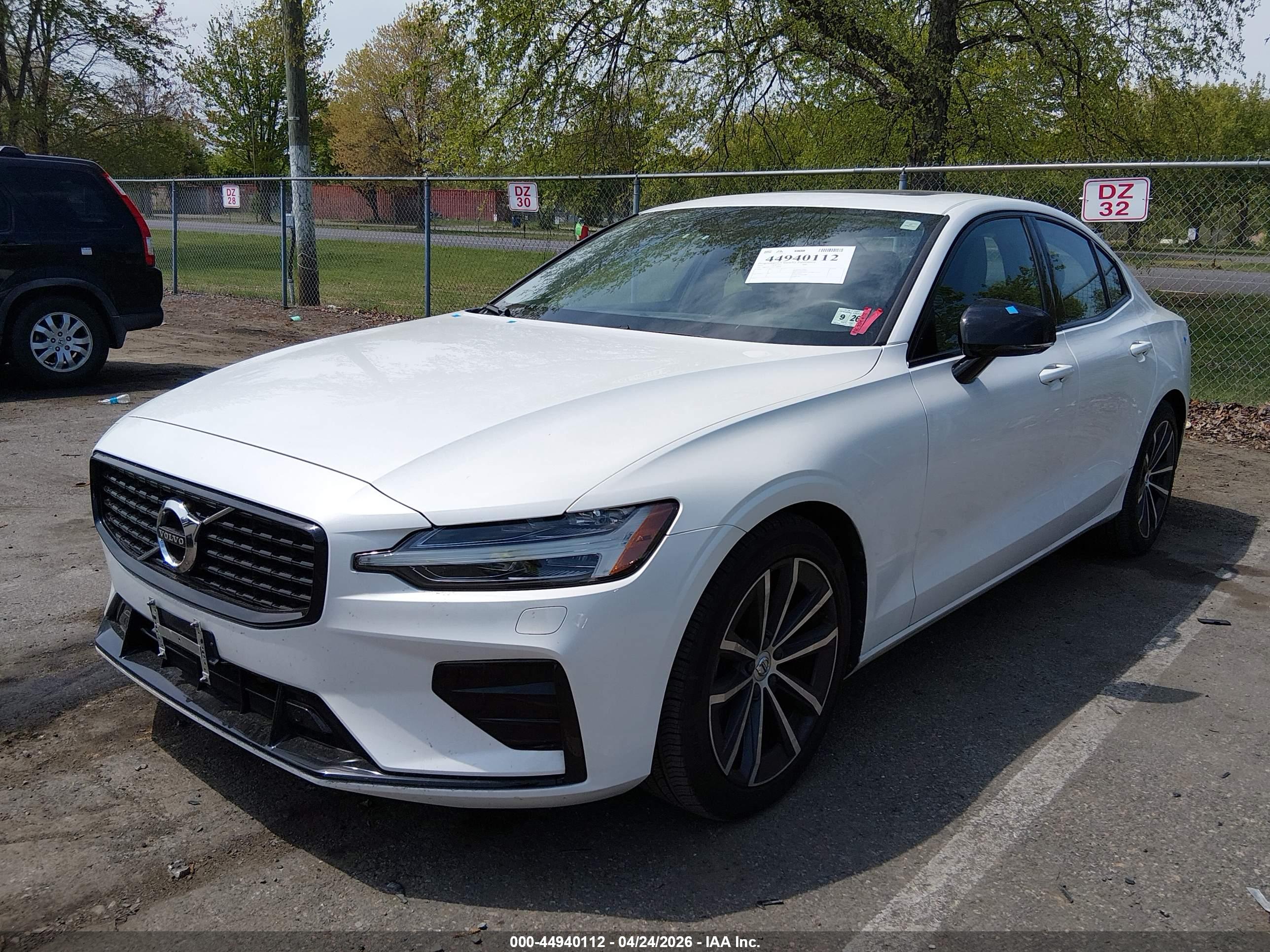 VOLVO S60 image 2