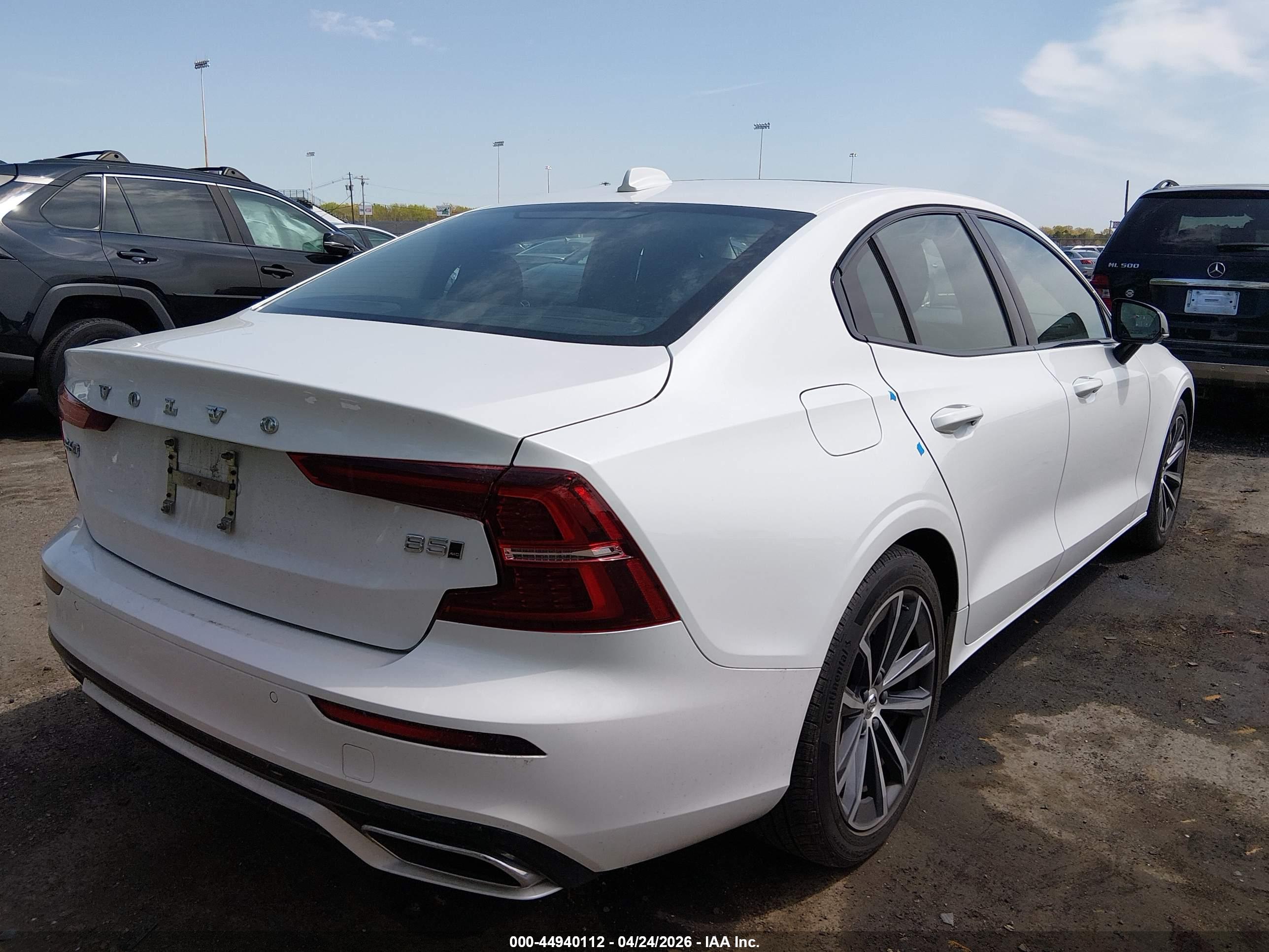 VOLVO S60 image 4