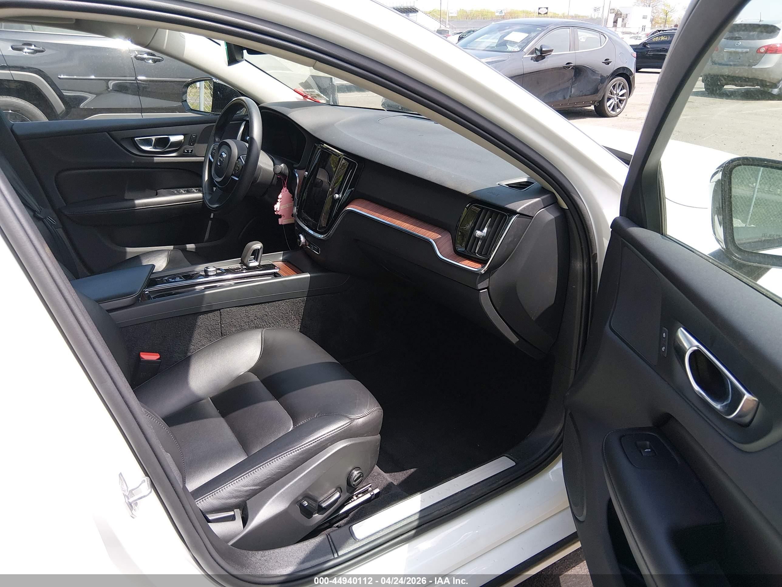 VOLVO S60 image 5