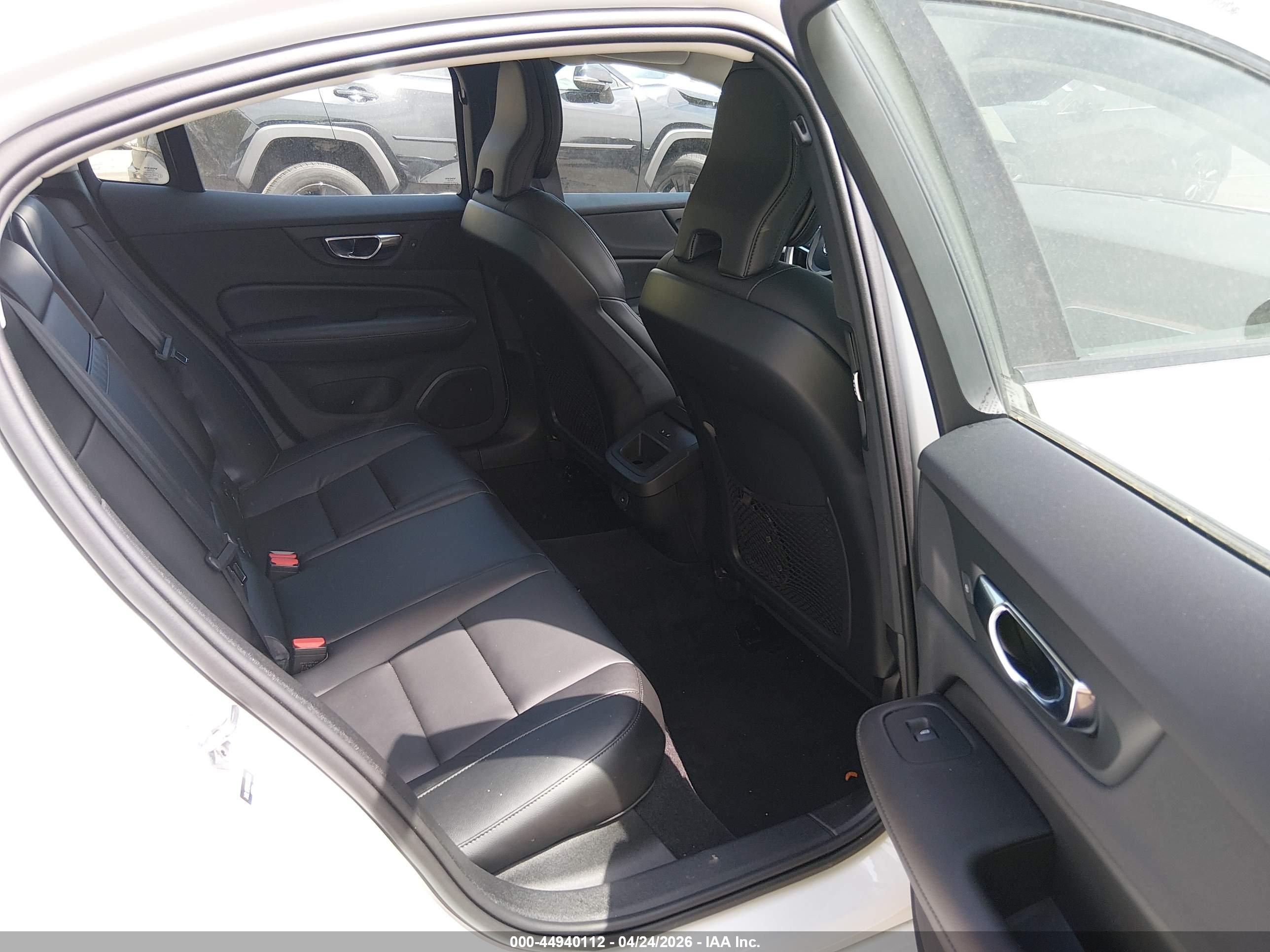 VOLVO S60 image 8
