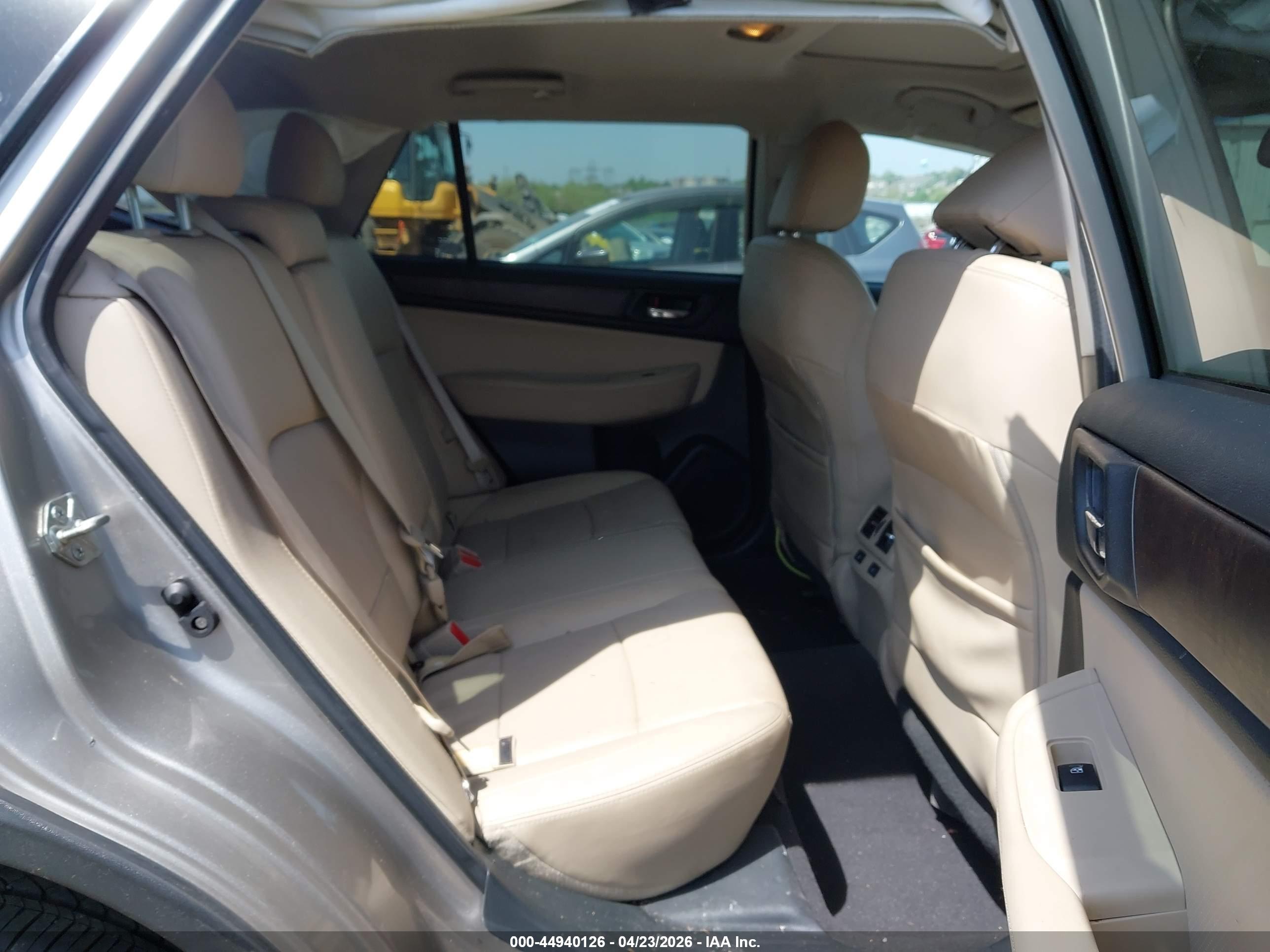 SUBARU OUTBACK image 8