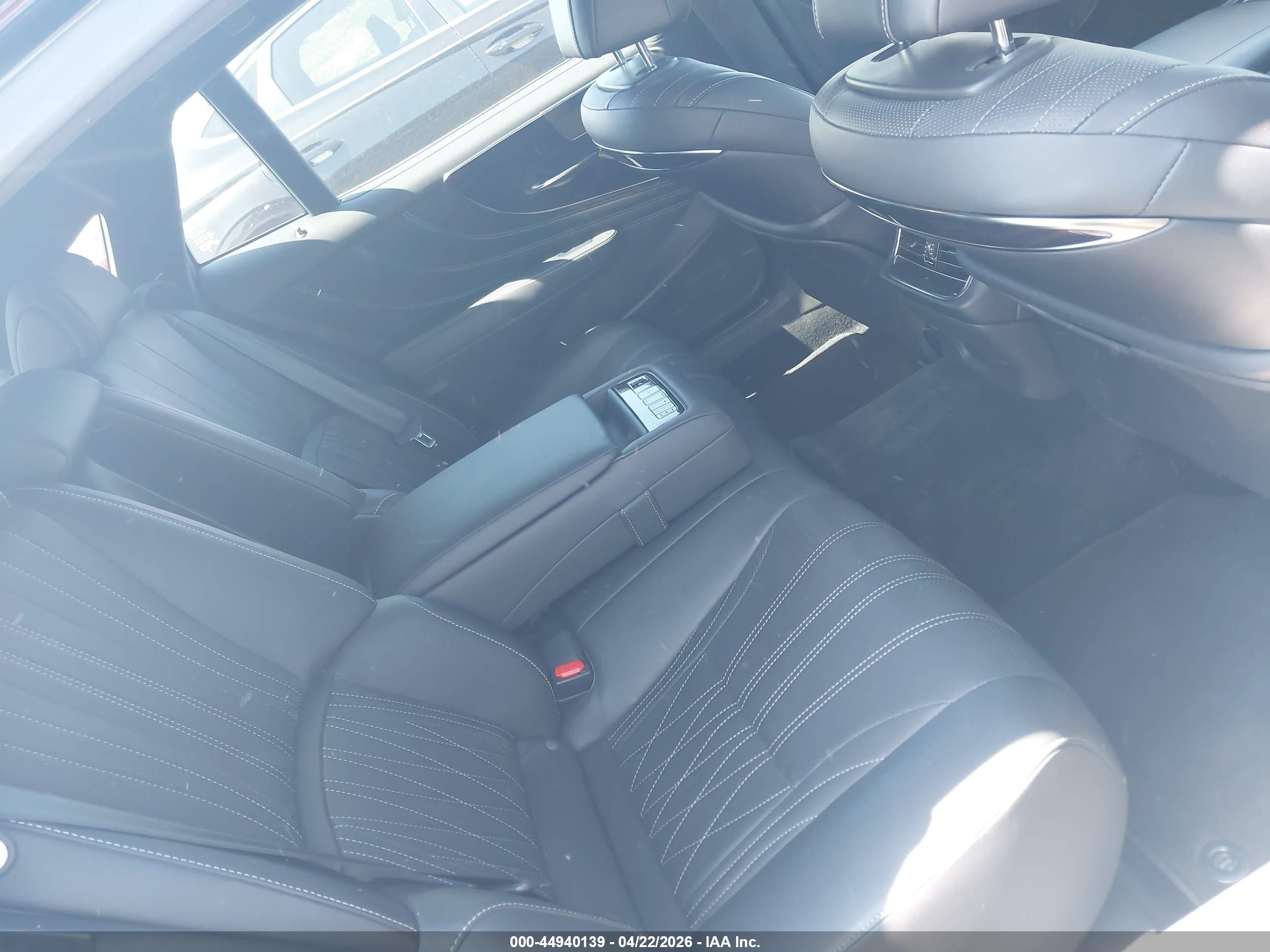 LEXUS LS image 8