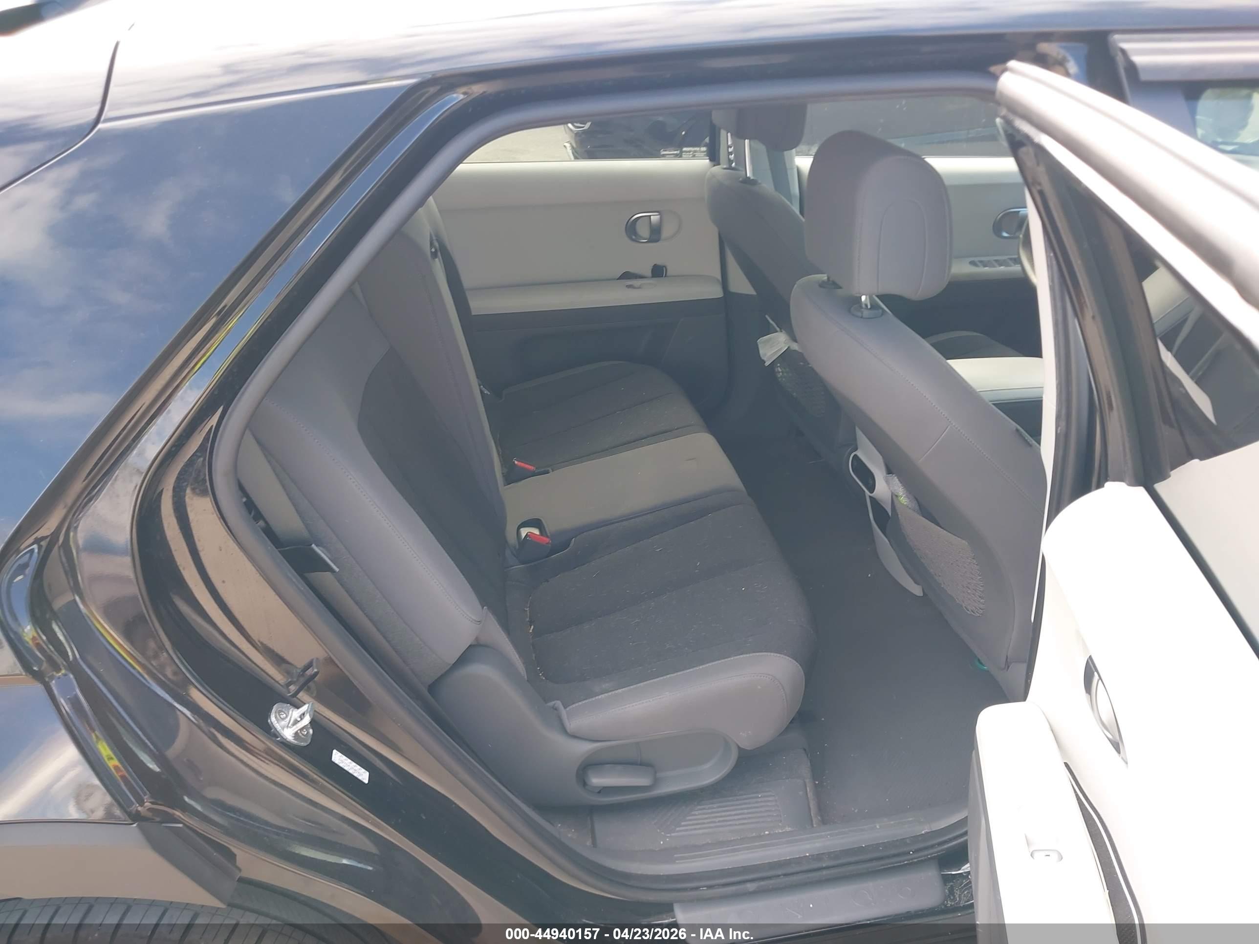 HYUNDAI IONIQ image 8