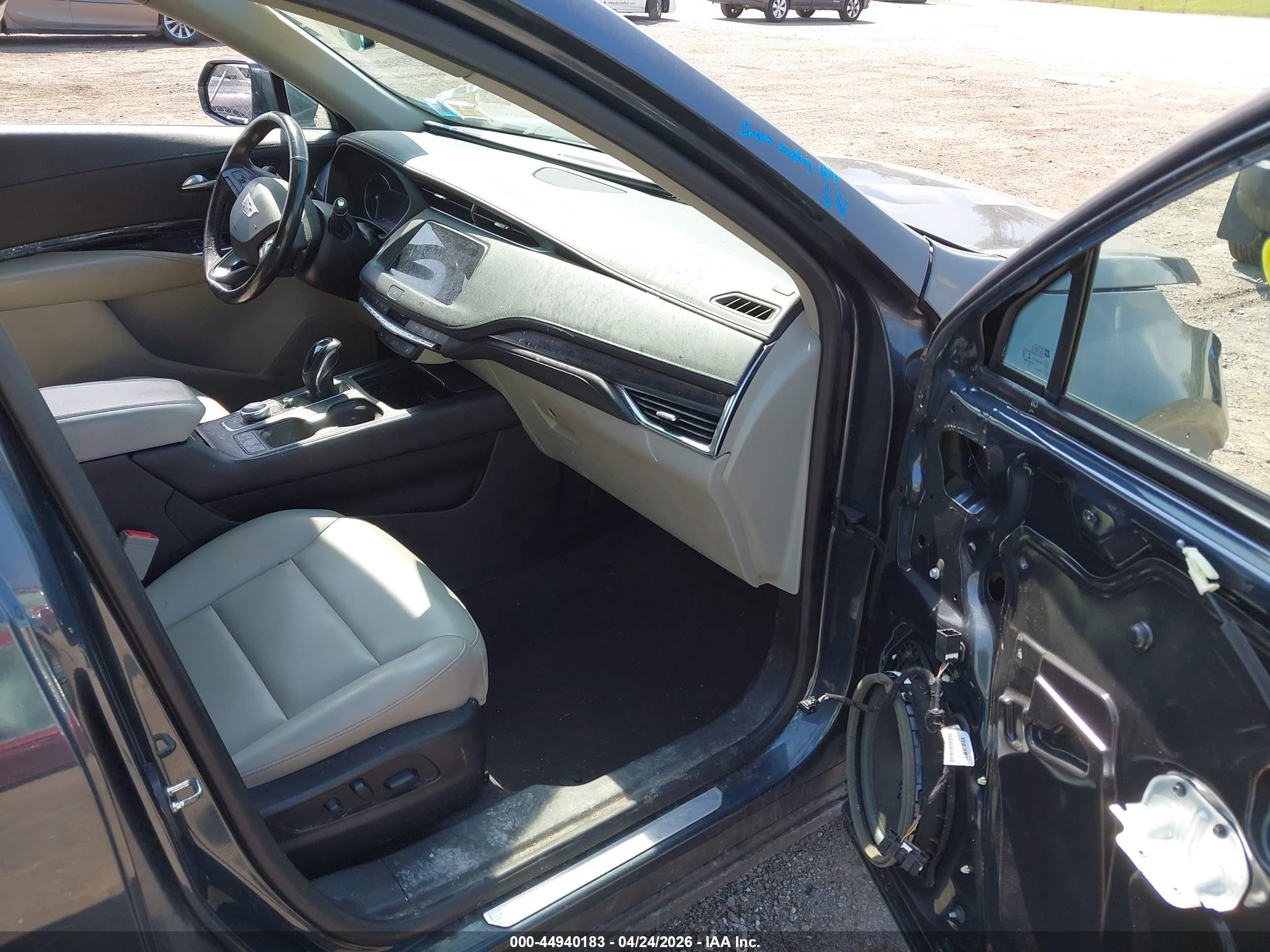 CADILLAC XT4 image 5