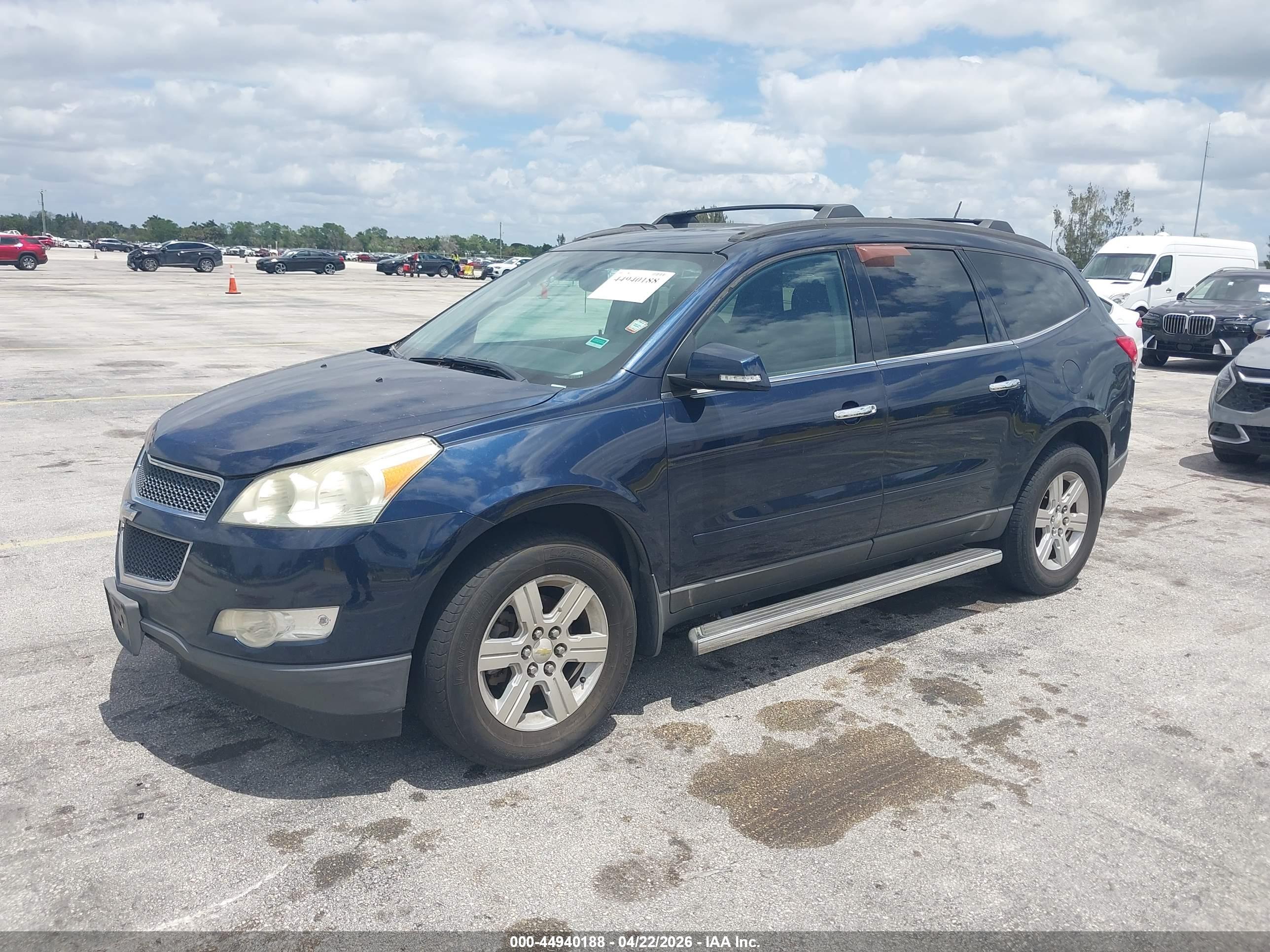 CHEVROLET TRAVERSE image 2