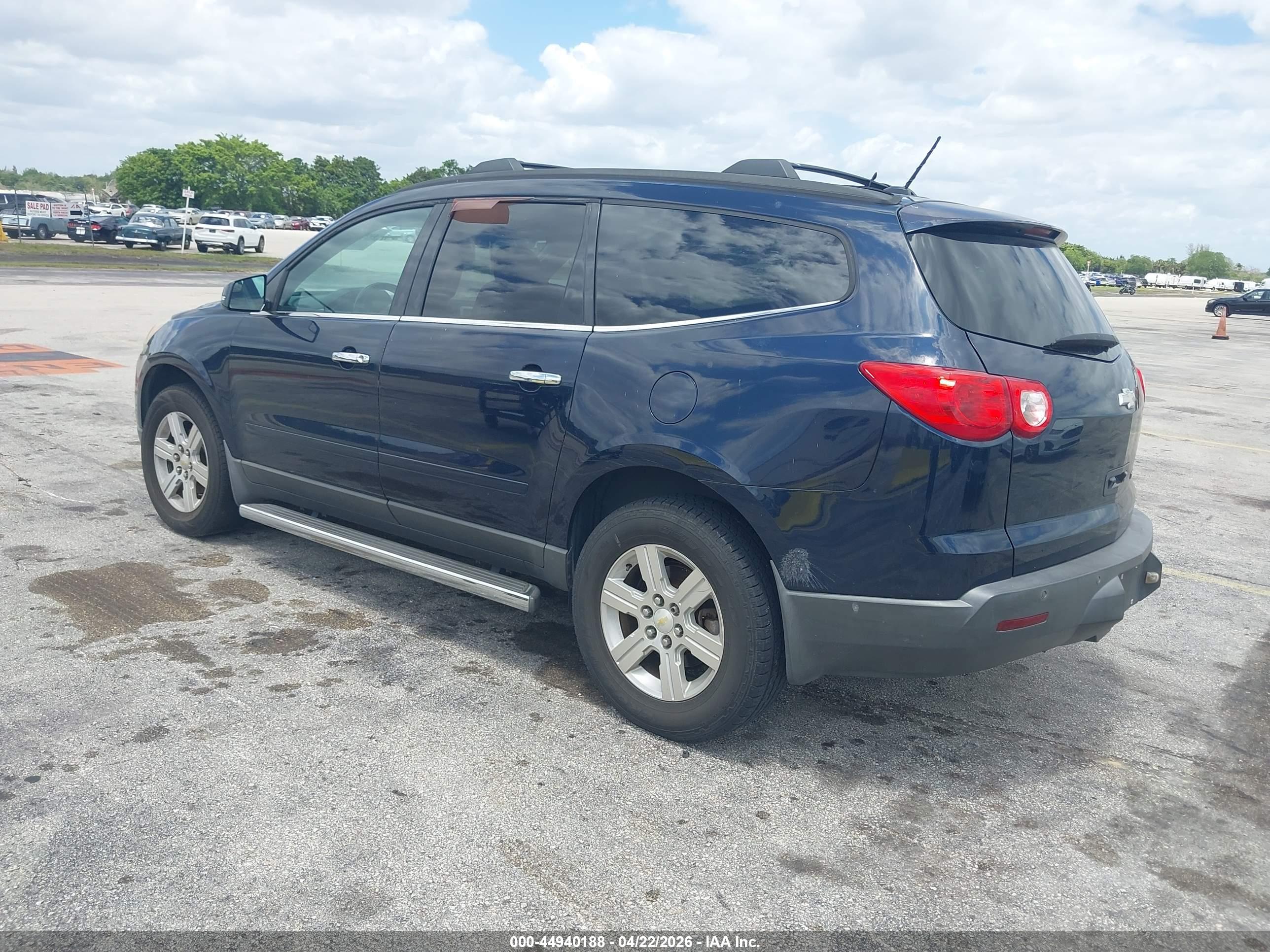 CHEVROLET TRAVERSE image 3