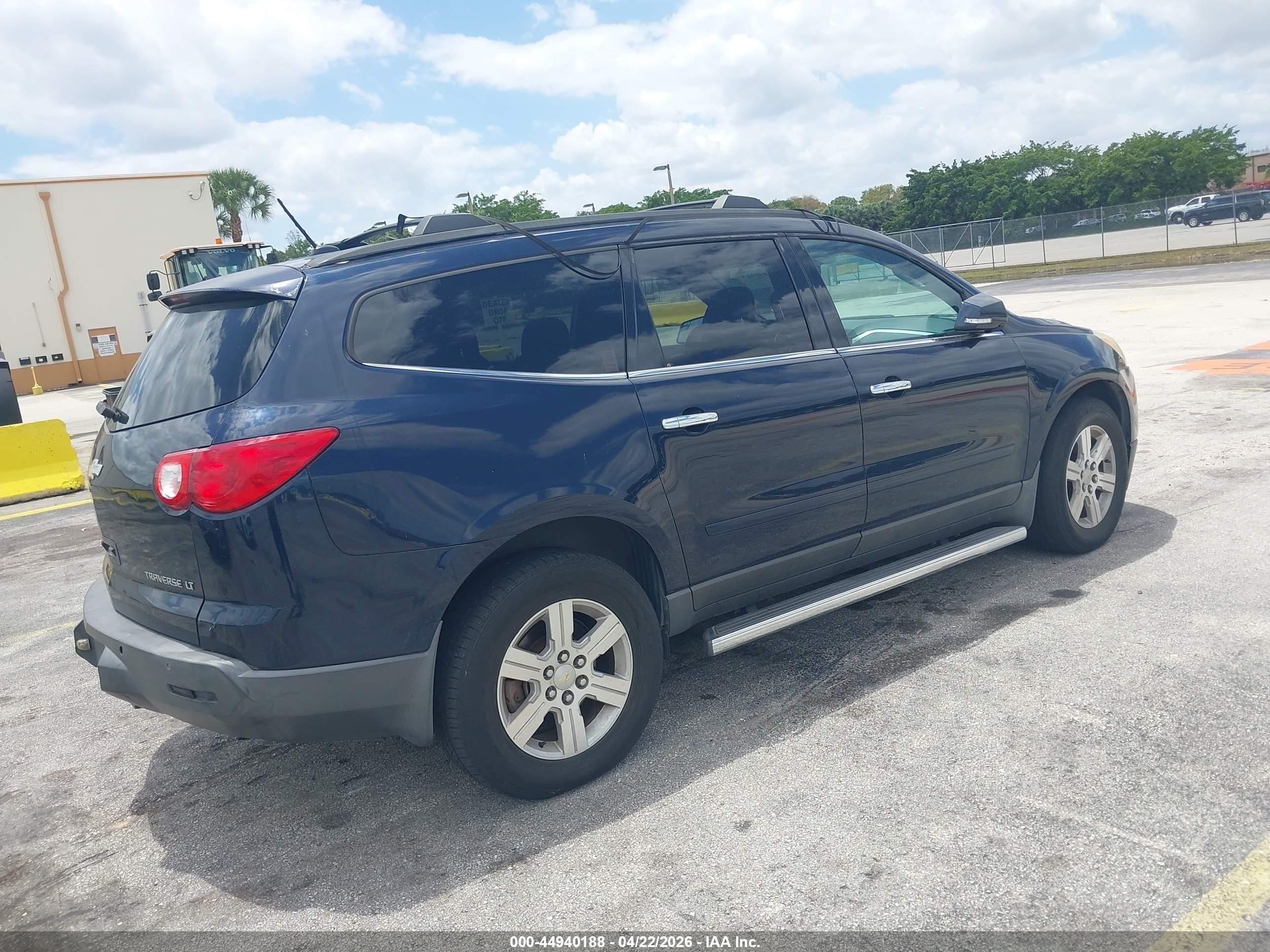 CHEVROLET TRAVERSE image 4