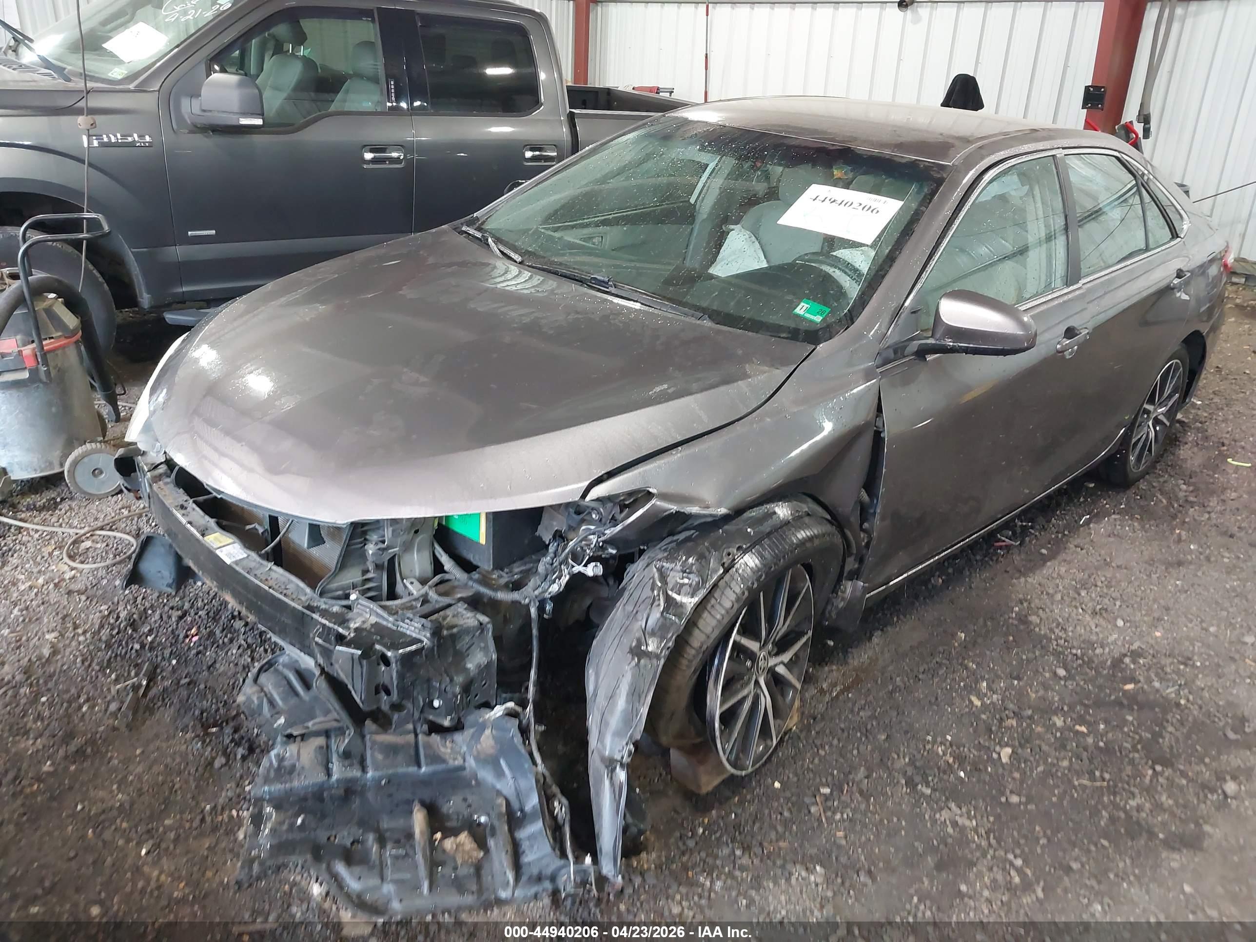 TOYOTA CAMRY image 2