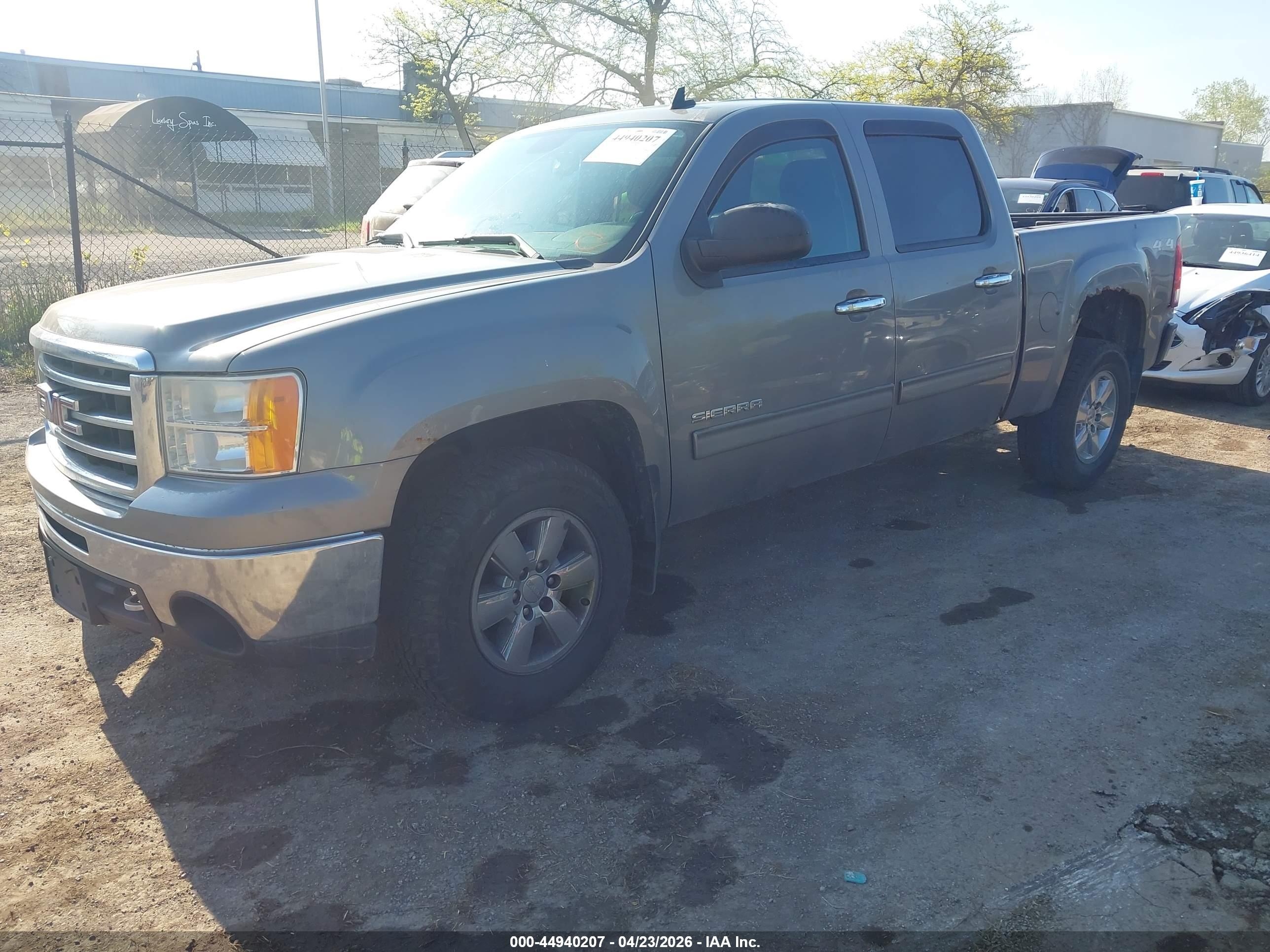 GMC SIERRA image 2