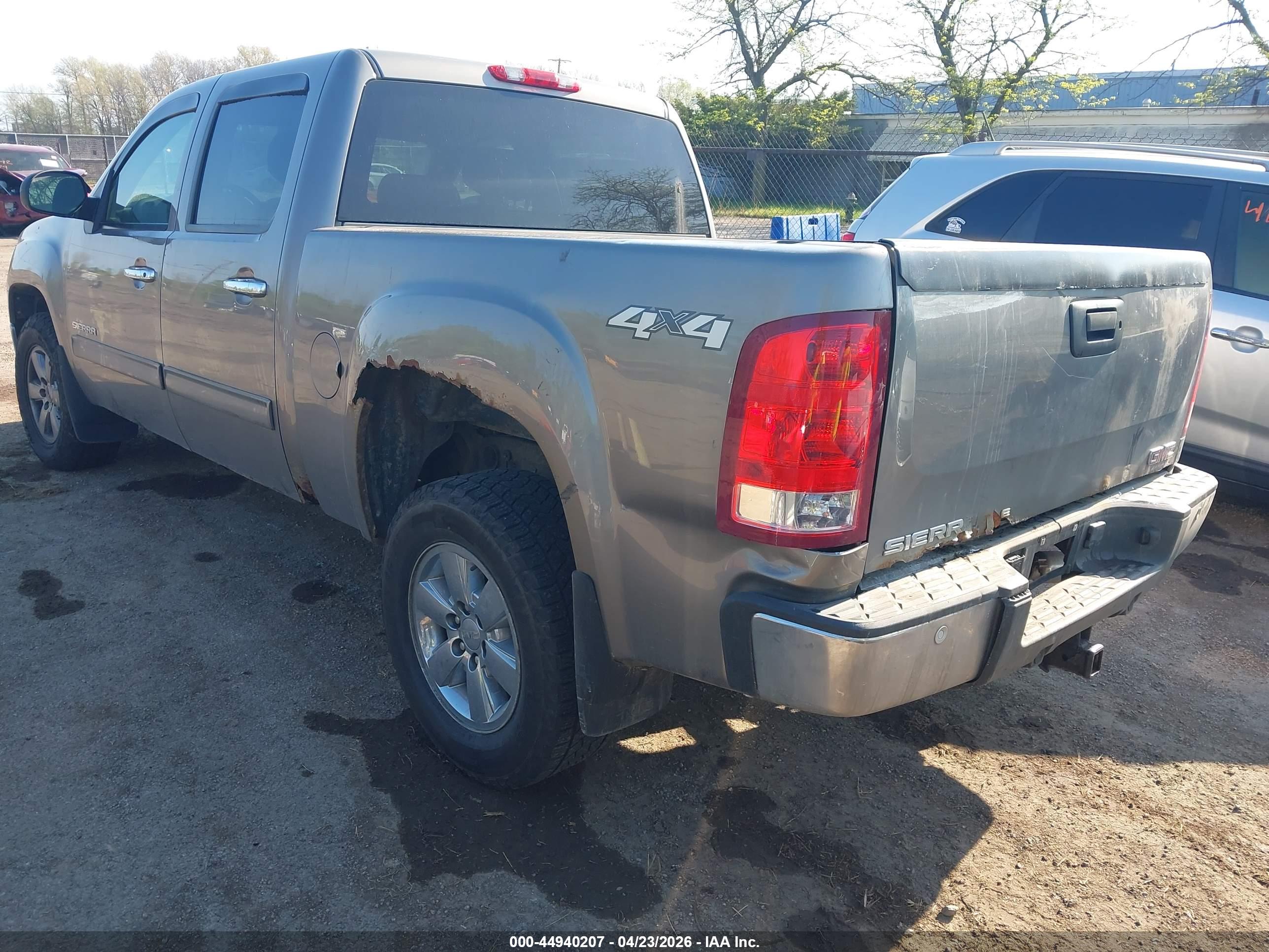 GMC SIERRA image 3