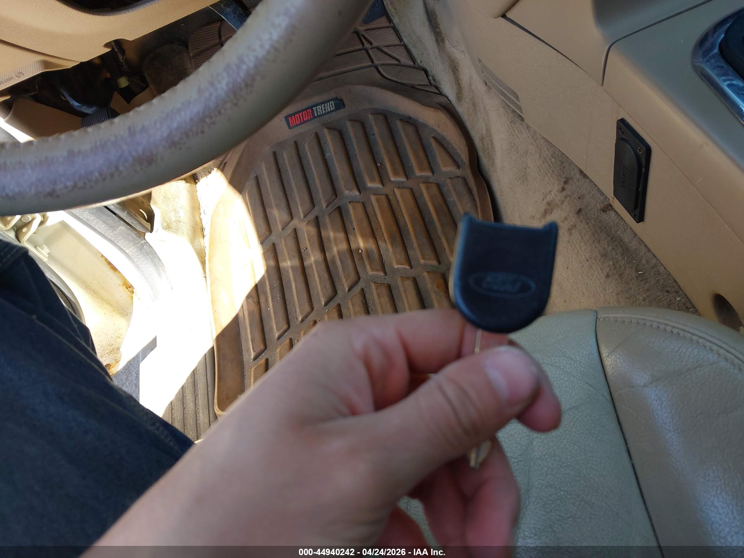 FORD EXPLORER image 11