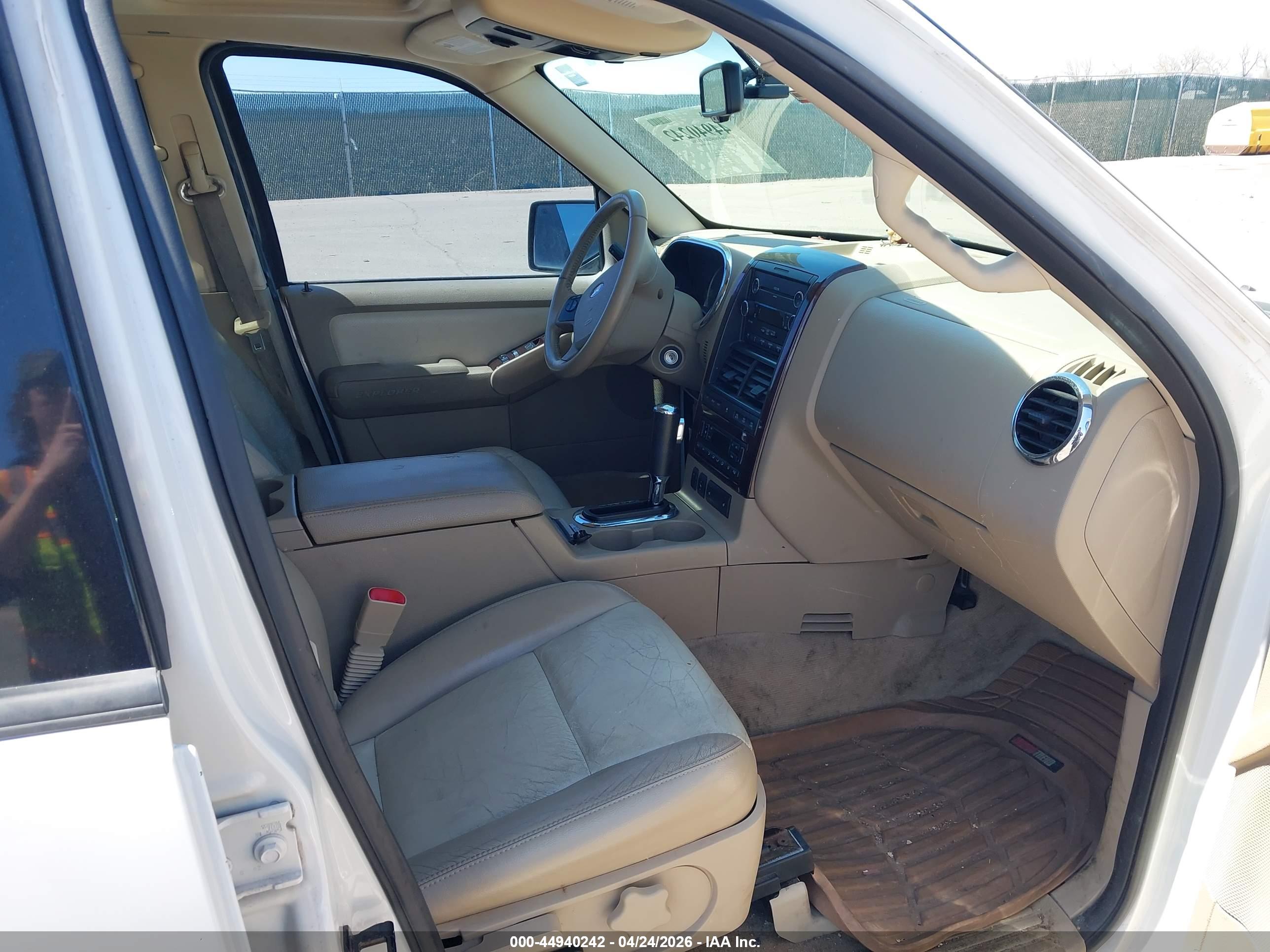 FORD EXPLORER image 5