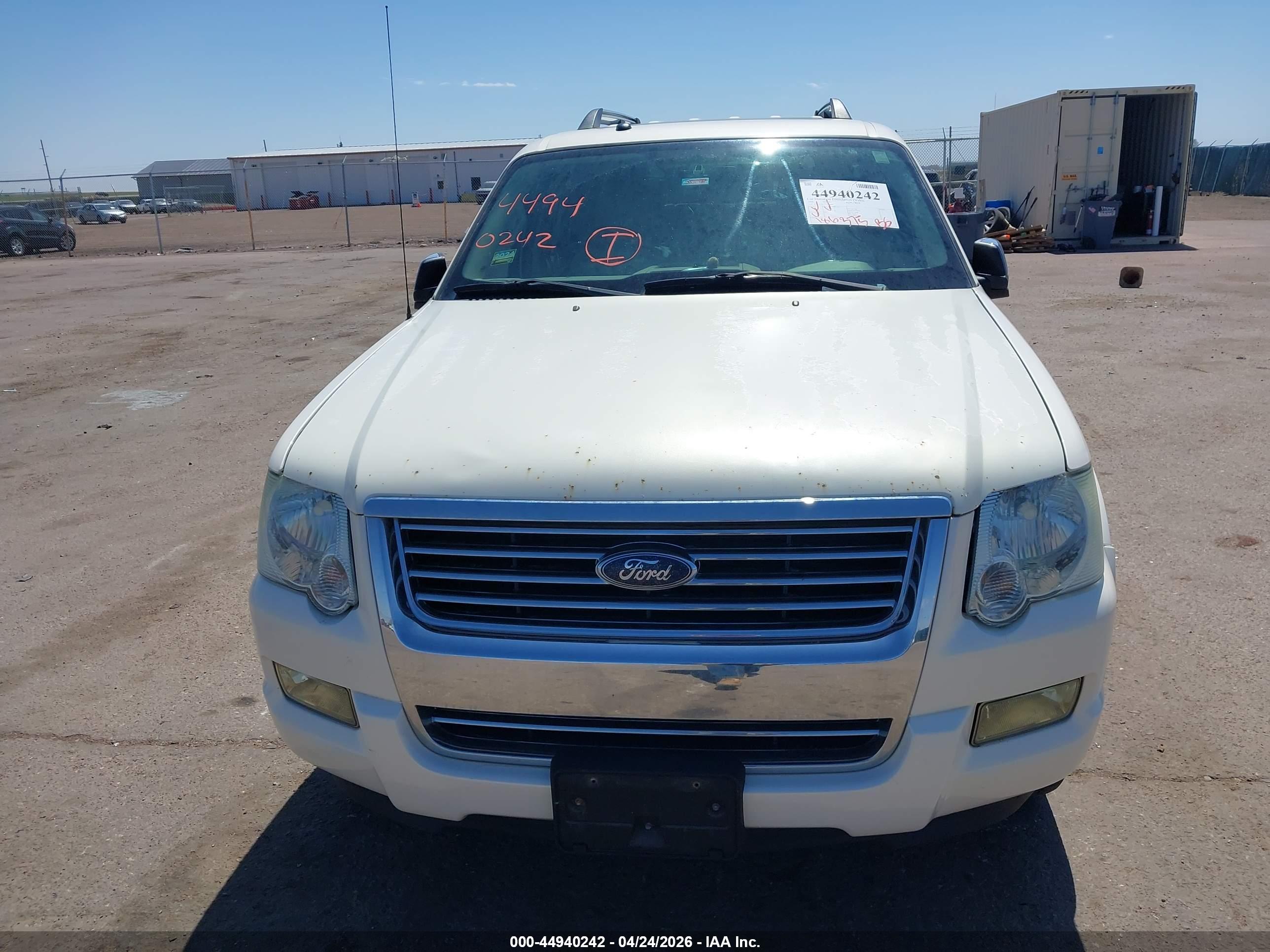FORD EXPLORER image 6
