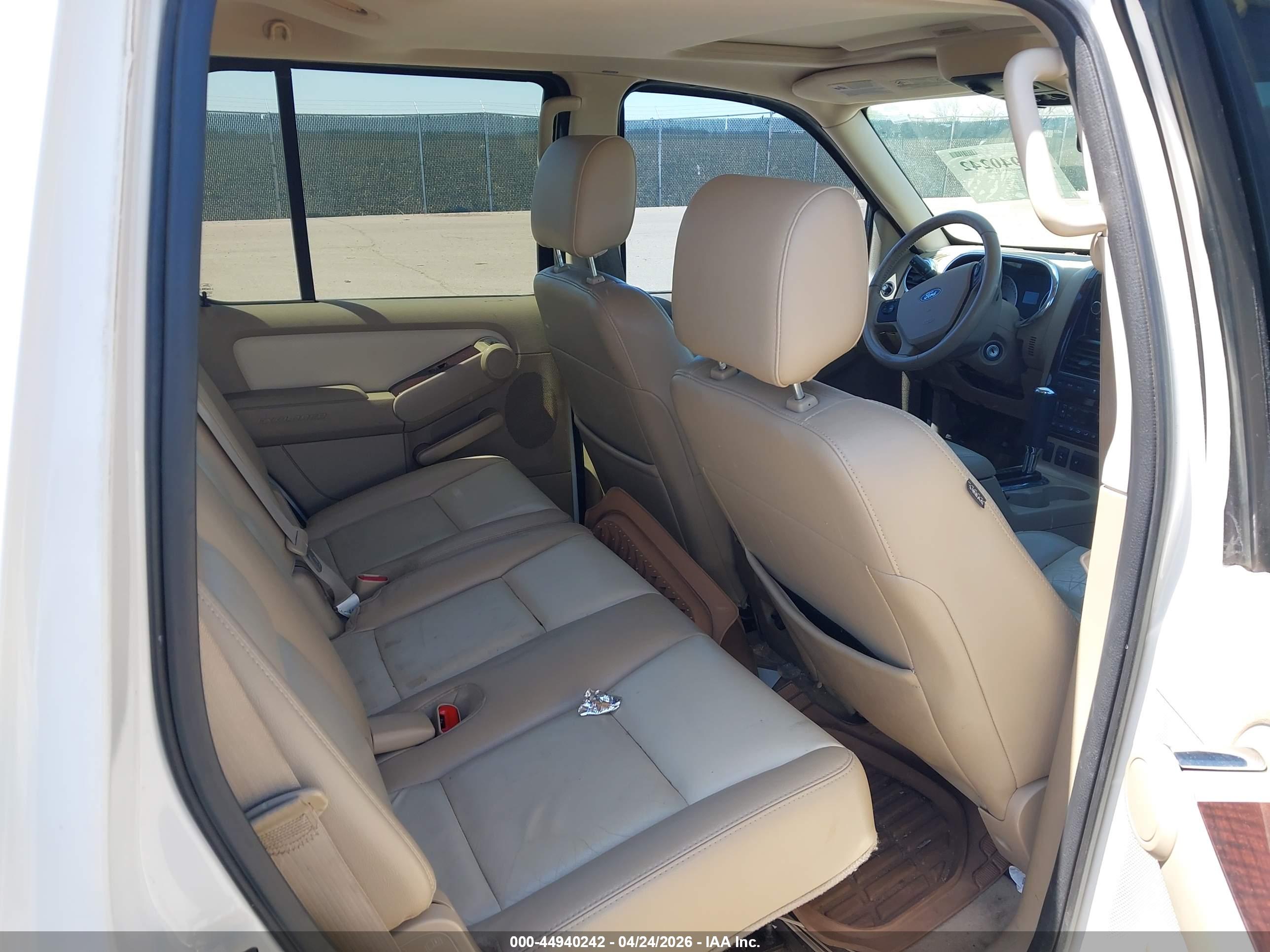 FORD EXPLORER image 8