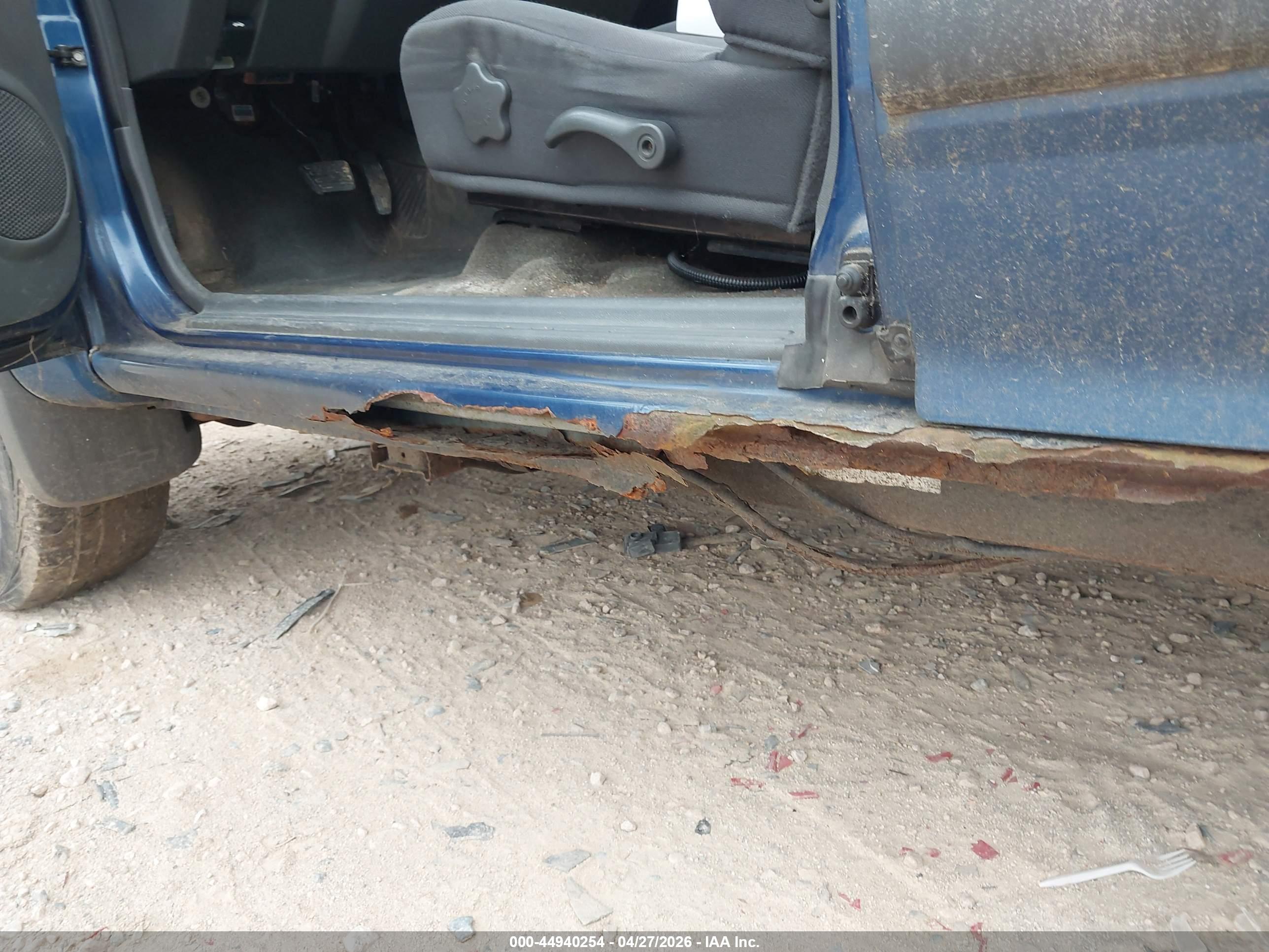 CHEVROLET COLORADO image 6