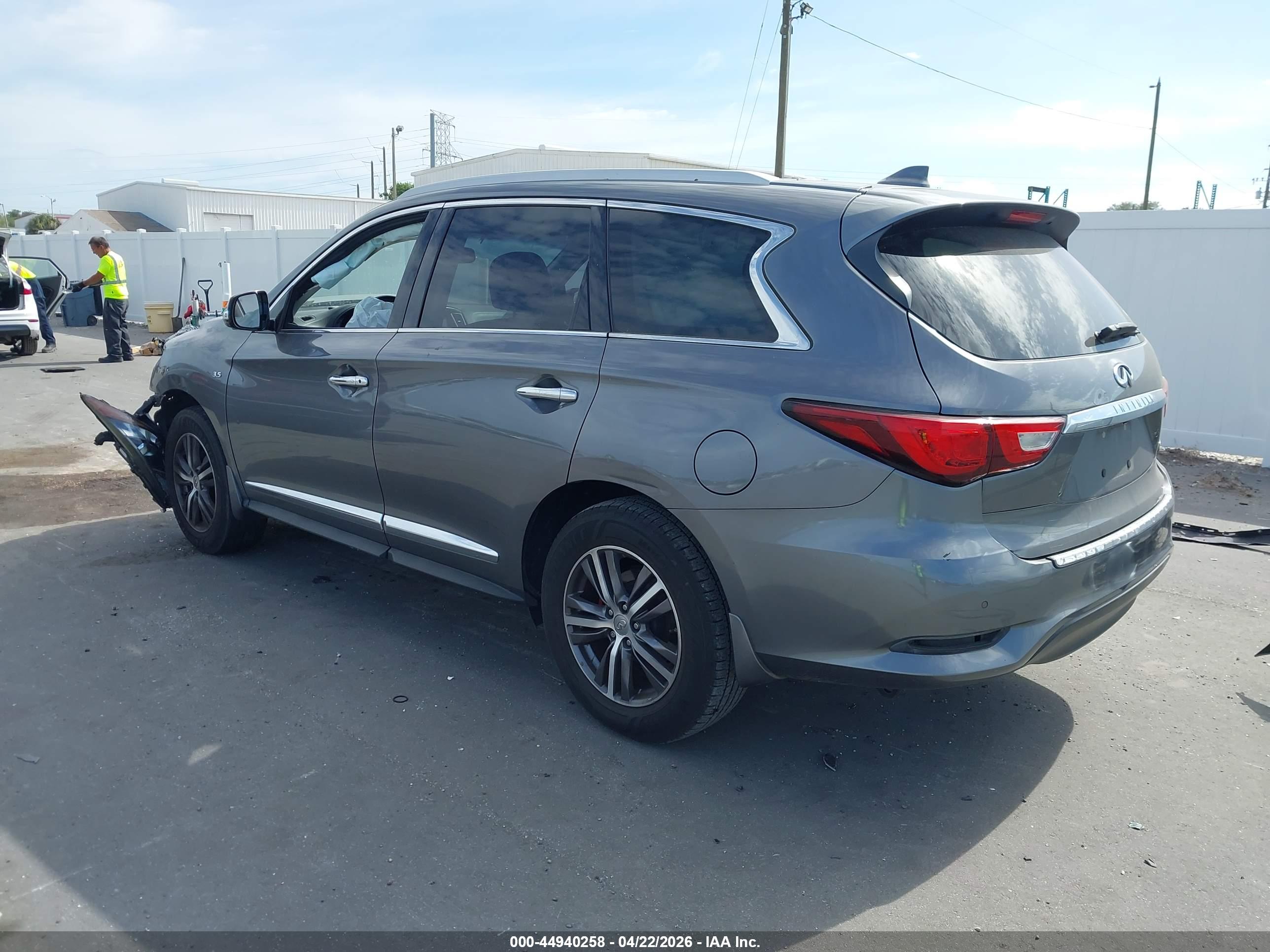 INFINITI QX60 image 3